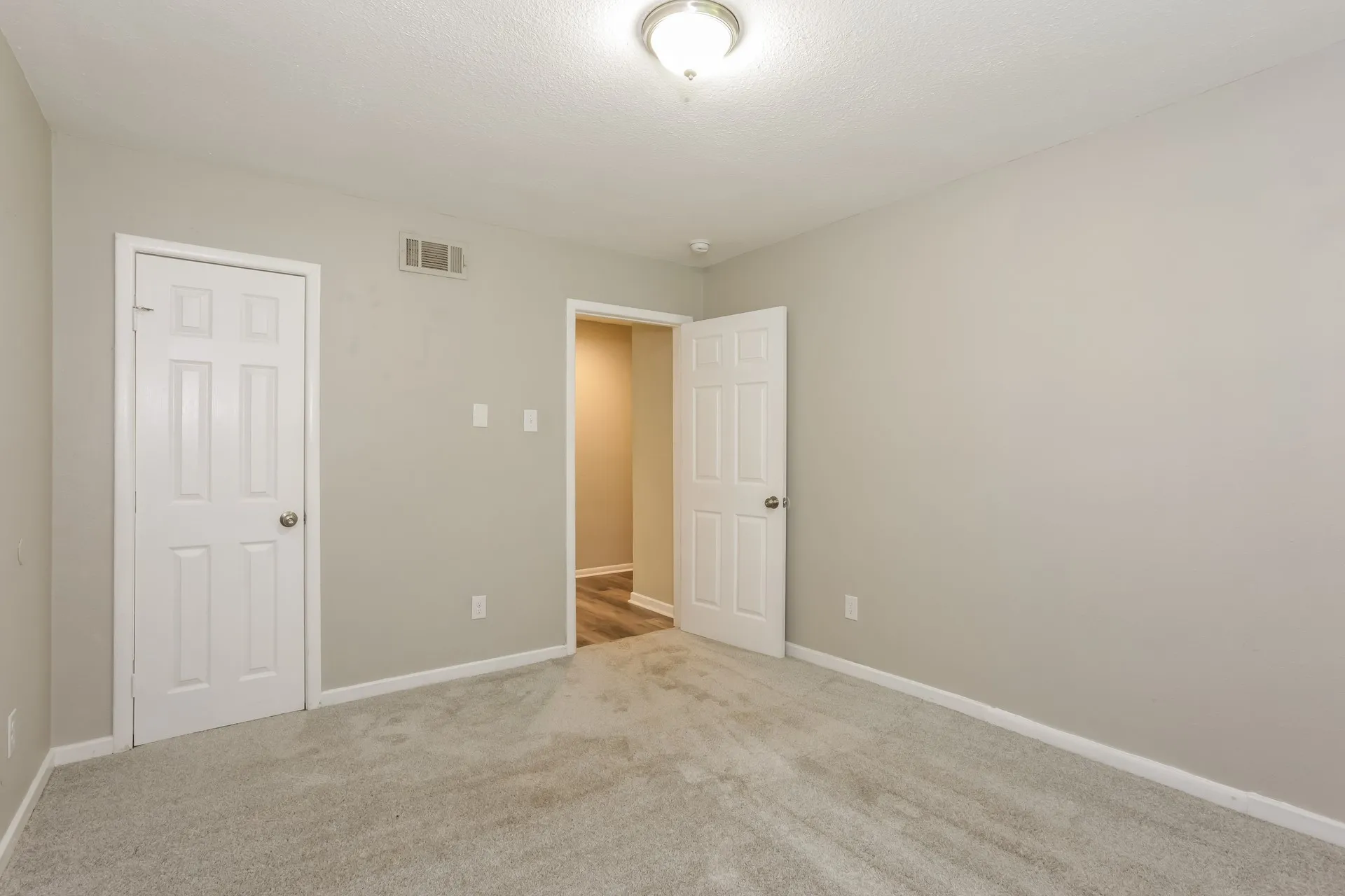 Single Family Residence For Sale in Dallas County , 7347 Maringo Drive, Dallas, Texas 75227, 3 Bedroom, 2 Bathroom, 2 Garage spaces, 1,673 Sqft, built in 1954, mls#21245008, Real Estate Agent in Dallas, Homes For Sale in Dallas county, Homes For Sale in Dallas, Realtor in Dallas Texas, Real Estate Brokerage Independent Realty Texas, Luminita Cordes Realtor