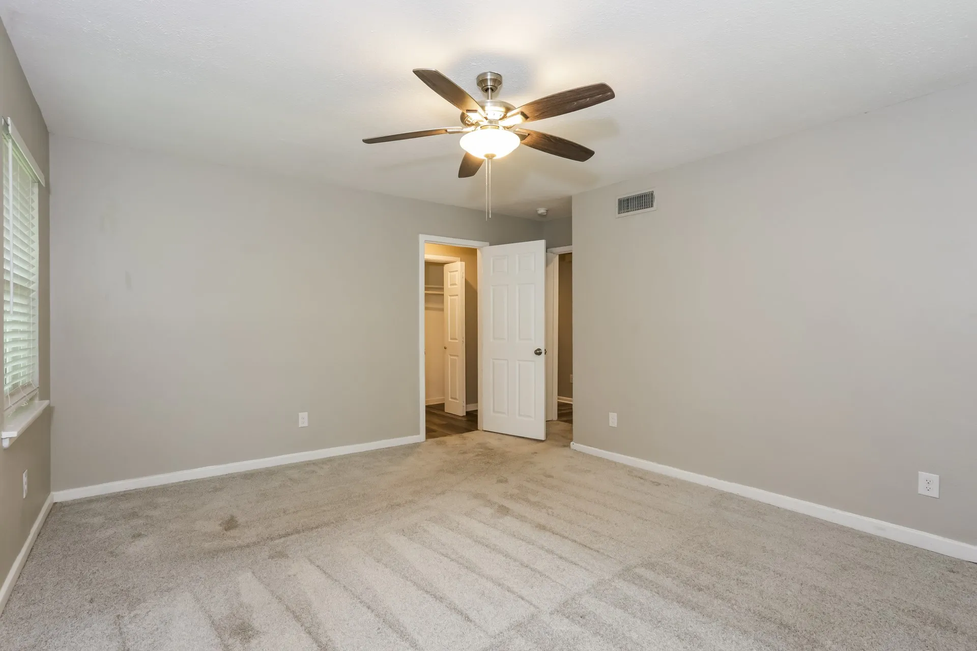Single Family Residence For Sale in Dallas County , 7347 Maringo Drive, Dallas, Texas 75227, 3 Bedroom, 2 Bathroom, 2 Garage spaces, 1,673 Sqft, built in 1954, mls#21245008, Real Estate Agent in Dallas, Homes For Sale in Dallas county, Homes For Sale in Dallas, Realtor in Dallas Texas, Real Estate Brokerage Independent Realty Texas, Luminita Cordes Realtor