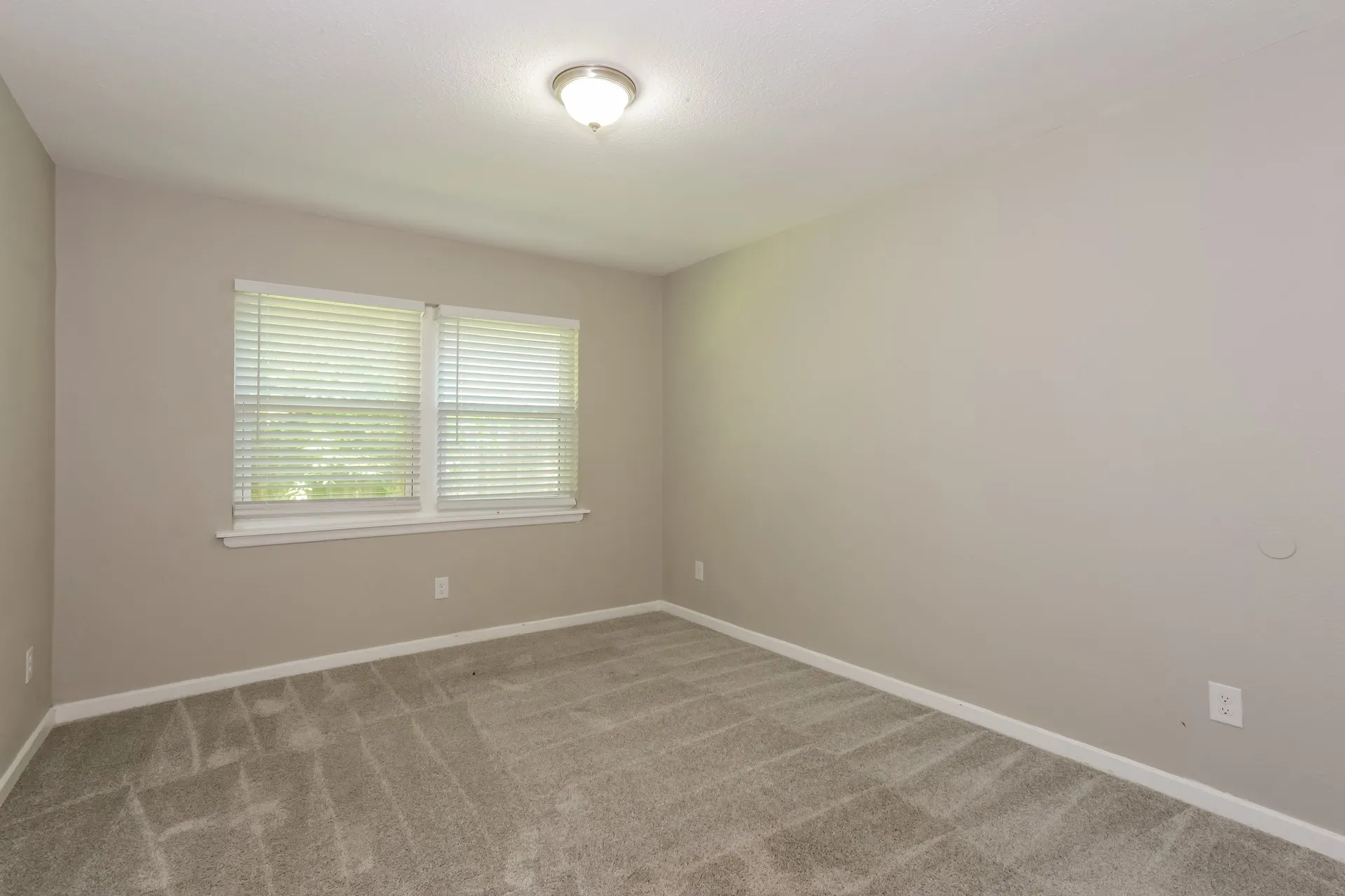 Single Family Residence For Sale in Dallas County , 7347 Maringo Drive, Dallas, Texas 75227, 3 Bedroom, 2 Bathroom, 2 Garage spaces, 1,673 Sqft, built in 1954, mls#21245008, Real Estate Agent in Dallas, Homes For Sale in Dallas county, Homes For Sale in Dallas, Realtor in Dallas Texas, Real Estate Brokerage Independent Realty Texas, Luminita Cordes Realtor