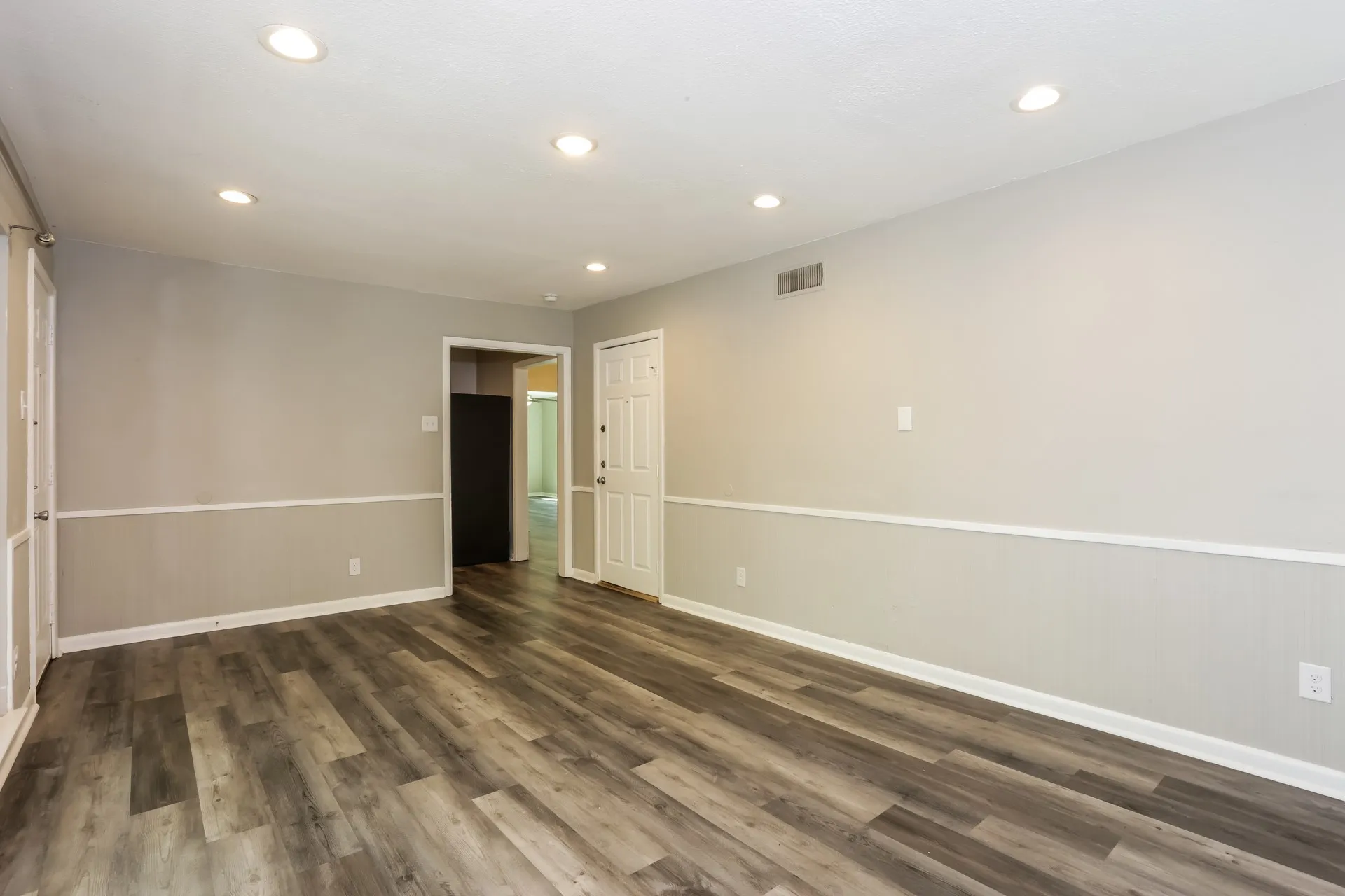 Single Family Residence For Sale in Dallas County , 7347 Maringo Drive, Dallas, Texas 75227, 3 Bedroom, 2 Bathroom, 2 Garage spaces, 1,673 Sqft, built in 1954, mls#21245008, Real Estate Agent in Dallas, Homes For Sale in Dallas county, Homes For Sale in Dallas, Realtor in Dallas Texas, Real Estate Brokerage Independent Realty Texas, Luminita Cordes Realtor
