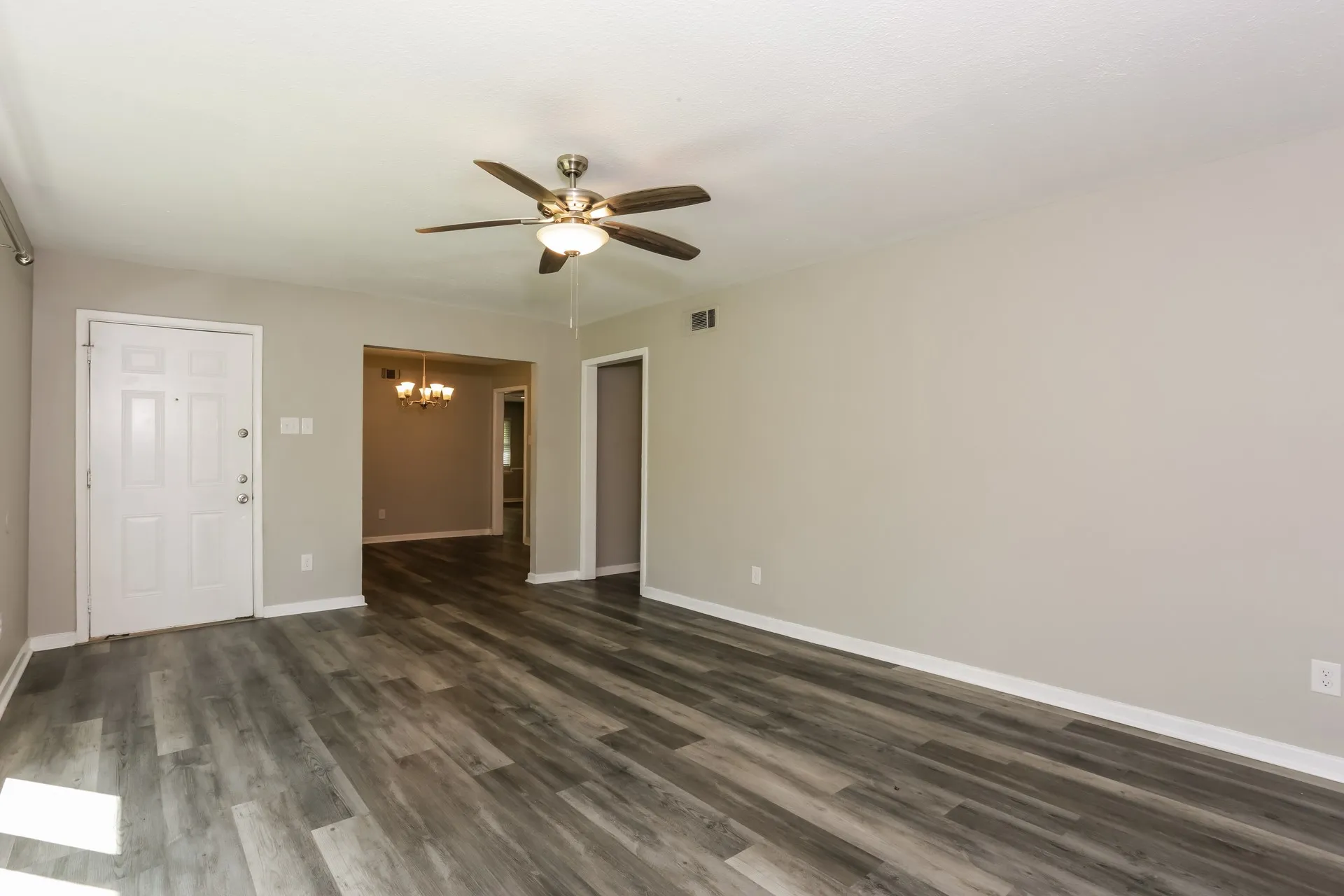 Single Family Residence For Sale in Dallas County , 7347 Maringo Drive, Dallas, Texas 75227, 3 Bedroom, 2 Bathroom, 2 Garage spaces, 1,673 Sqft, built in 1954, mls#21245008, Real Estate Agent in Dallas, Homes For Sale in Dallas county, Homes For Sale in Dallas, Realtor in Dallas Texas, Real Estate Brokerage Independent Realty Texas, Luminita Cordes Realtor