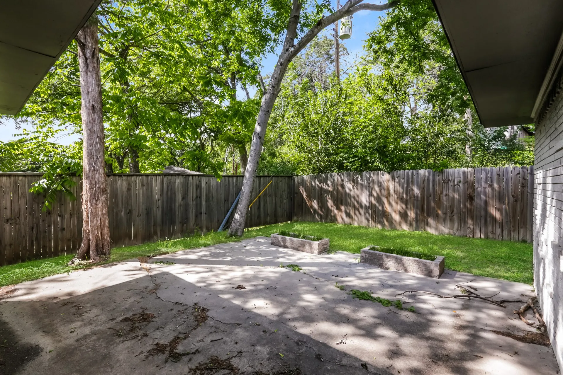 Single Family Residence For Sale in Dallas County , 7347 Maringo Drive, Dallas, Texas 75227, 3 Bedroom, 2 Bathroom, 2 Garage spaces, 1,673 Sqft, built in 1954, mls#21245008, Real Estate Agent in Dallas, Homes For Sale in Dallas county, Homes For Sale in Dallas, Realtor in Dallas Texas, Real Estate Brokerage Independent Realty Texas, Luminita Cordes Realtor