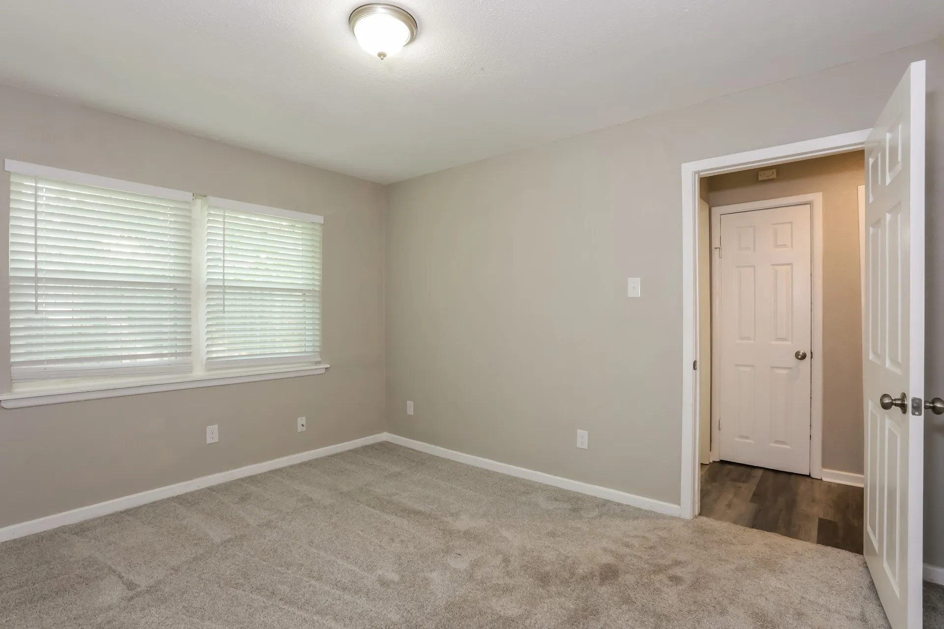Single Family Residence For Sale in Dallas County , 7347 Maringo Drive, Dallas, Texas 75227, 3 Bedroom, 2 Bathroom, 2 Garage spaces, 1,673 Sqft, built in 1954, mls#21245008, Real Estate Agent in Dallas, Homes For Sale in Dallas county, Homes For Sale in Dallas, Realtor in Dallas Texas, Real Estate Brokerage Independent Realty Texas, Luminita Cordes Realtor