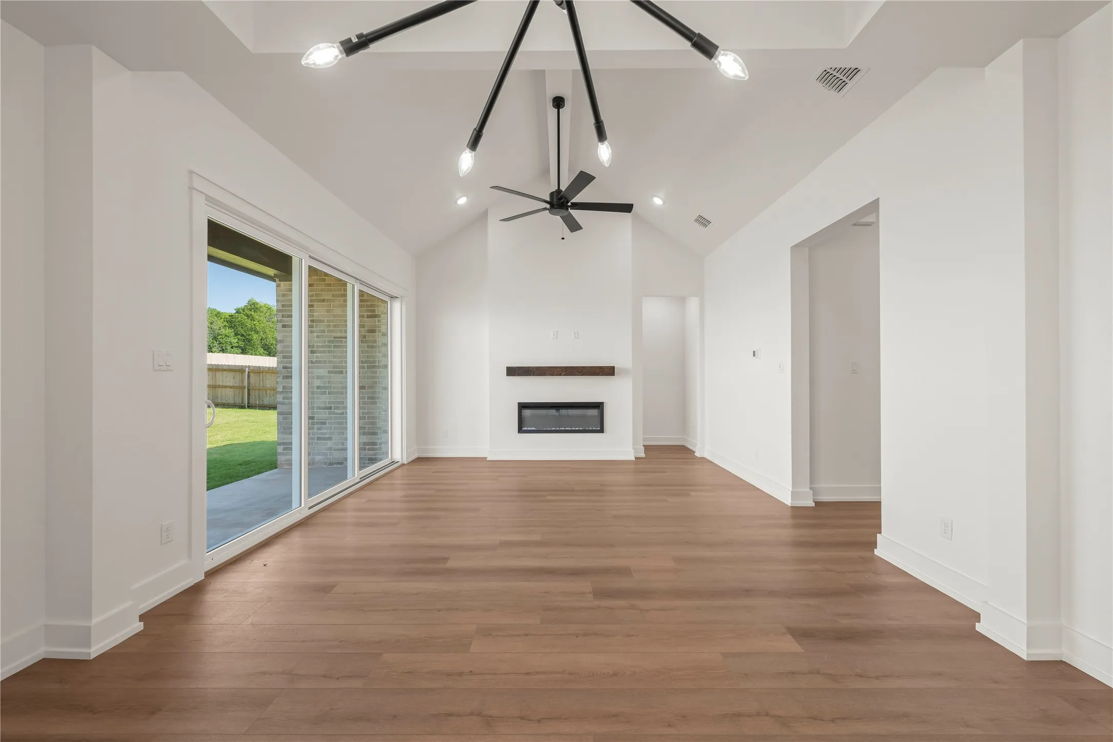 Single Family Residence For Sale in Mc Lennan County , 313 Boots Court, Lorena, Texas 76655, 4 Bedroom, 2 Bathroom, 3 Garage spaces, 1,944 Sqft, built in 2026, mls#21226772, Real Estate Agent in Lorena, Homes For Sale in Mc Lennan county, Homes For Sale in Lorena, Realtor in Lorena Texas, Real Estate Brokerage Independent Realty Texas, Luminita Cordes Realtor
