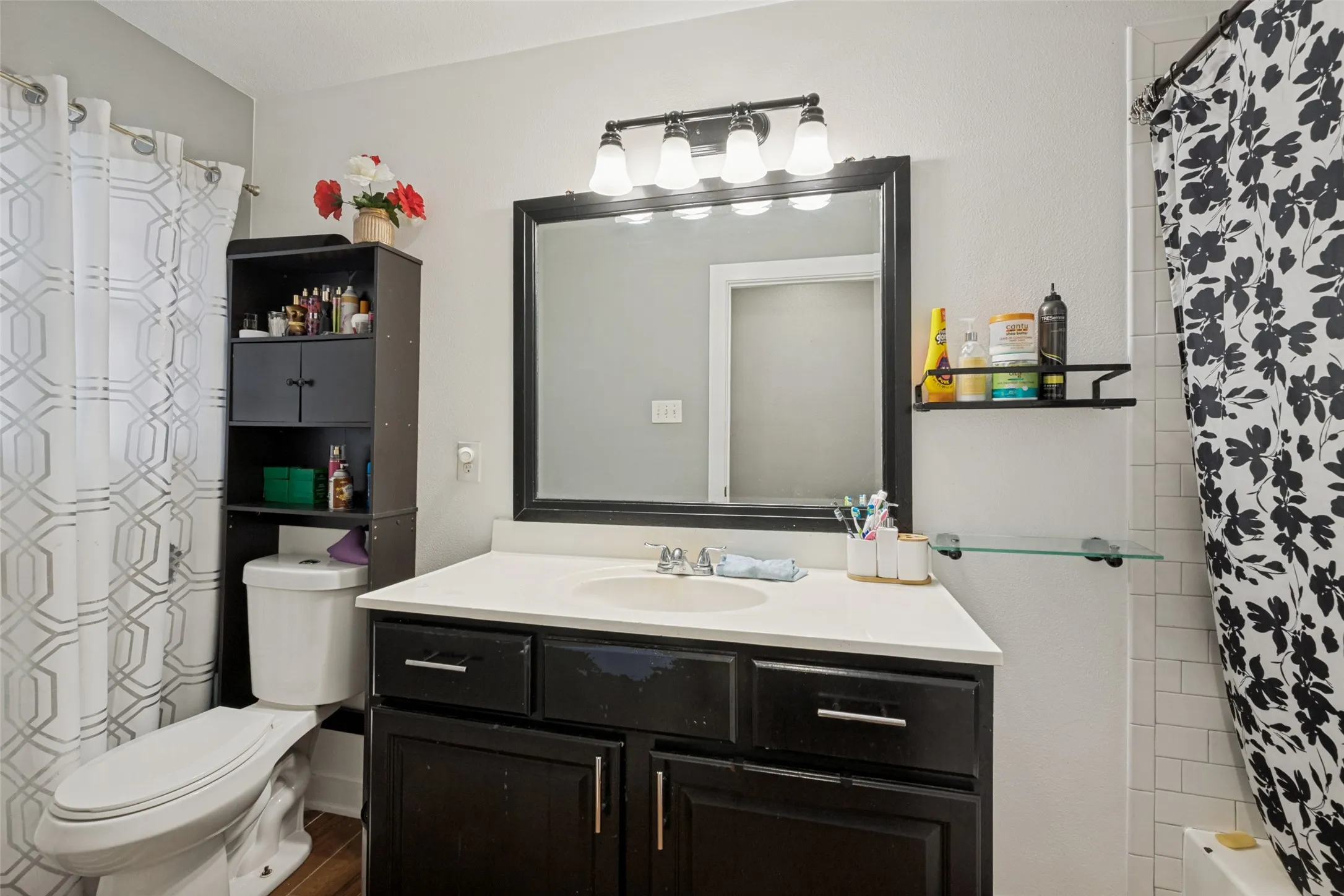Single Family Residence For Sale in Tarrant County , 4332 Quails Lane, Fort Worth, Texas 76119, 3 Bedroom, 1 Bathroom, Garage spaces, 1,434 Sqft, built in 1956, Preowned, mls#21241619, Real Estate Agent in Fort Worth, Homes For Sale in Tarrant county, Homes For Sale in Fort Worth, Realtor in Fort Worth Texas, Real Estate Brokerage Independent Realty Texas, Luminita Cordes Realtor