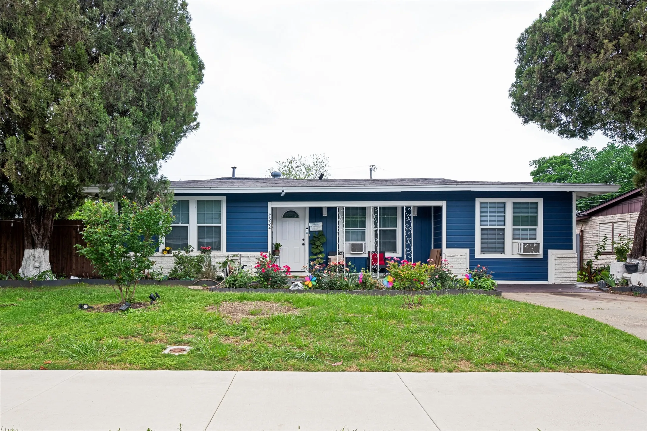 Single Family Residence For Sale in Tarrant County , 4332 Quails Lane, Fort Worth, Texas 76119, 3 Bedroom, 1 Bathroom, Garage spaces, 1,434 Sqft, built in 1956, Preowned, mls#21241619, Real Estate Agent in Fort Worth, Homes For Sale in Tarrant county, Homes For Sale in Fort Worth, Realtor in Fort Worth Texas, Real Estate Brokerage Independent Realty Texas, Luminita Cordes Realtor