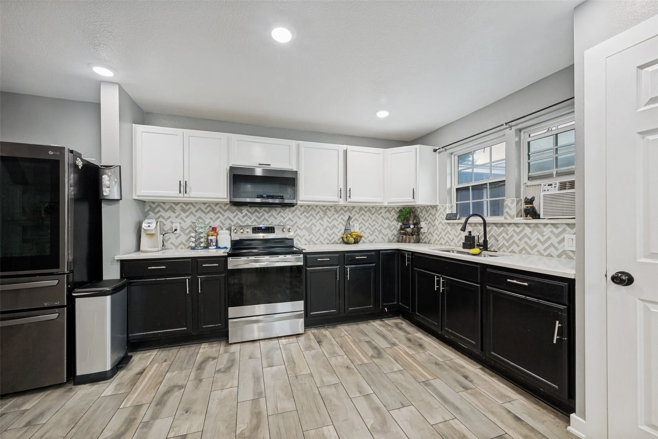 Single Family Residence For Sale in Tarrant County , 4332 Quails Lane, Fort Worth, Texas 76119, 3 Bedroom, 1 Bathroom, Garage spaces, 1,434 Sqft, built in 1956, Preowned, mls#21241619, Real Estate Agent in Fort Worth, Homes For Sale in Tarrant county, Homes For Sale in Fort Worth, Realtor in Fort Worth Texas, Real Estate Brokerage Independent Realty Texas, Luminita Cordes Realtor