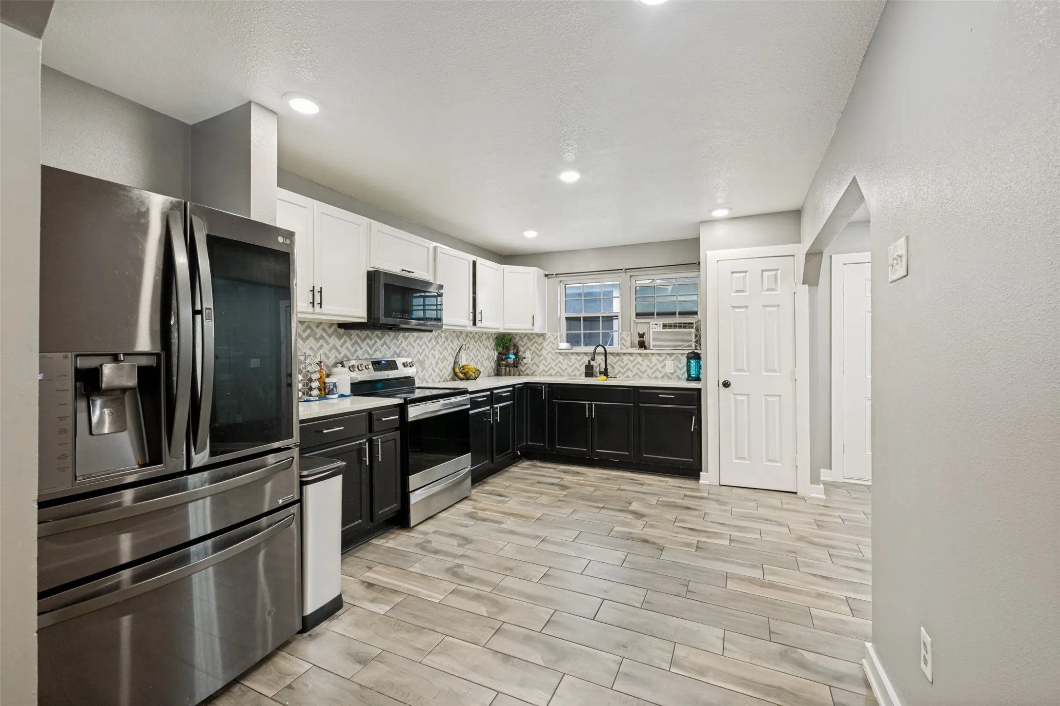 Single Family Residence For Sale in Tarrant County , 4332 Quails Lane, Fort Worth, Texas 76119, 3 Bedroom, 1 Bathroom, Garage spaces, 1,434 Sqft, built in 1956, Preowned, mls#21241619, Real Estate Agent in Fort Worth, Homes For Sale in Tarrant county, Homes For Sale in Fort Worth, Realtor in Fort Worth Texas, Real Estate Brokerage Independent Realty Texas, Luminita Cordes Realtor
