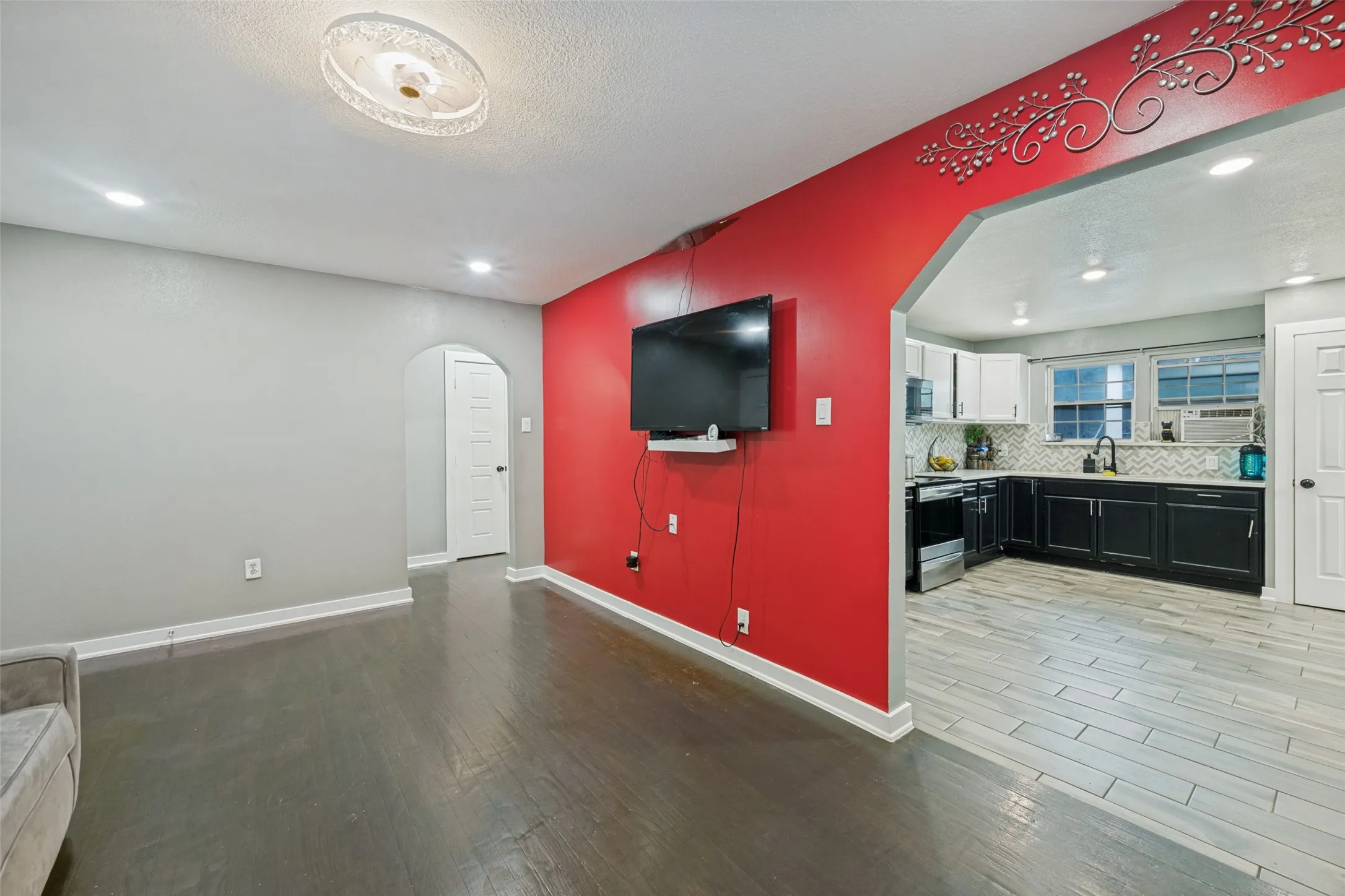 Single Family Residence For Sale in Tarrant County , 4332 Quails Lane, Fort Worth, Texas 76119, 3 Bedroom, 1 Bathroom, Garage spaces, 1,434 Sqft, built in 1956, Preowned, mls#21241619, Real Estate Agent in Fort Worth, Homes For Sale in Tarrant county, Homes For Sale in Fort Worth, Realtor in Fort Worth Texas, Real Estate Brokerage Independent Realty Texas, Luminita Cordes Realtor