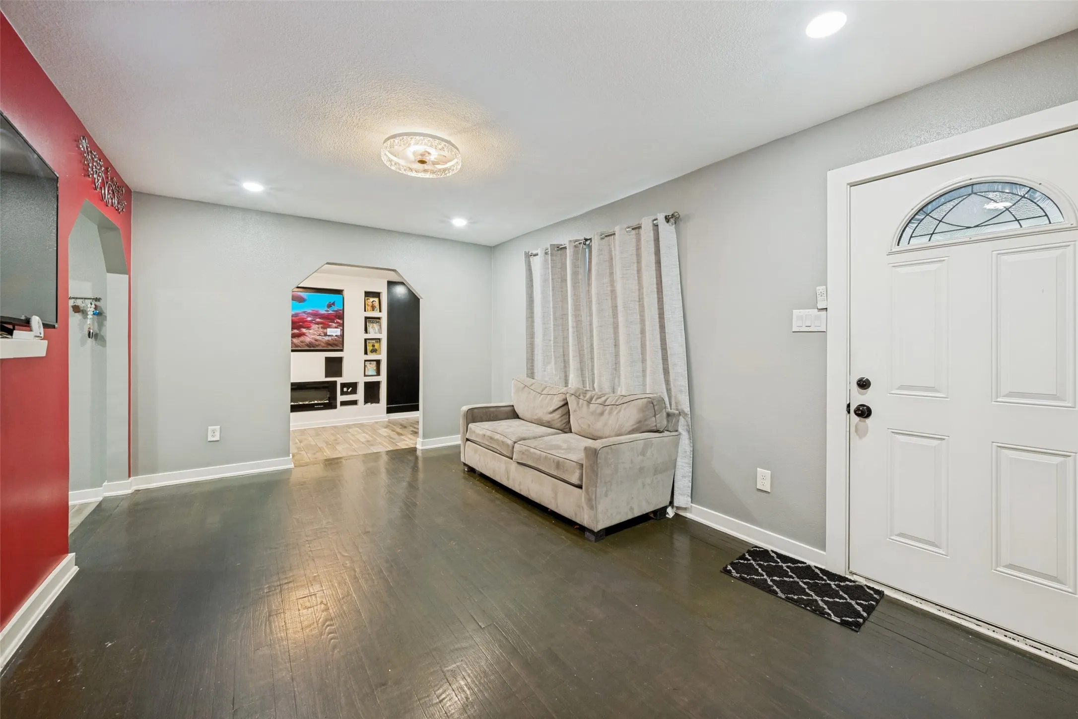 Single Family Residence For Sale in Tarrant County , 4332 Quails Lane, Fort Worth, Texas 76119, 3 Bedroom, 1 Bathroom, Garage spaces, 1,434 Sqft, built in 1956, Preowned, mls#21241619, Real Estate Agent in Fort Worth, Homes For Sale in Tarrant county, Homes For Sale in Fort Worth, Realtor in Fort Worth Texas, Real Estate Brokerage Independent Realty Texas, Luminita Cordes Realtor