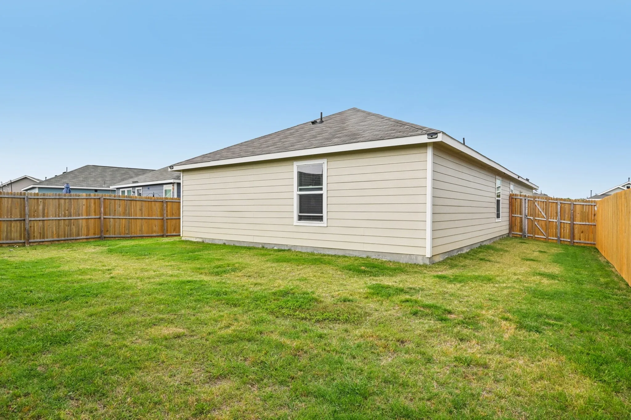 Single Family Residence For Sale in Kaufman County , 3310 Beckwith Way, Crandall, Texas 75114, 3 Bedroom, 2 Bathroom, 2 Garage spaces, 1,266 Sqft, built in 2024, Preowned, mls#21241514, Real Estate Agent in Crandall, Homes For Sale in Kaufman county, Homes For Sale in Crandall, Realtor in Crandall Texas, Real Estate Brokerage Independent Realty Texas, Luminita Cordes Realtor
