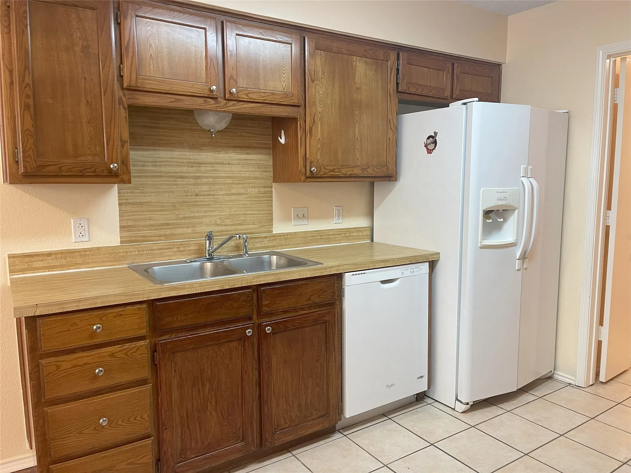 Duplex For Rent in Tarrant County , 5719 Red Cactus Court, Arlington, Texas 76017, 2 Bedroom, 2 Bathroom, Garage spaces, 1,252 Sqft, built in 1984, mls#21245855, Real Estate Agent in Arlington, Homes For Rent in Tarrant county, Homes For Rent in Arlington, Realtor in Arlington Texas, Real Estate Brokerage Independent Realty Texas, Luminita Cordes Realtor