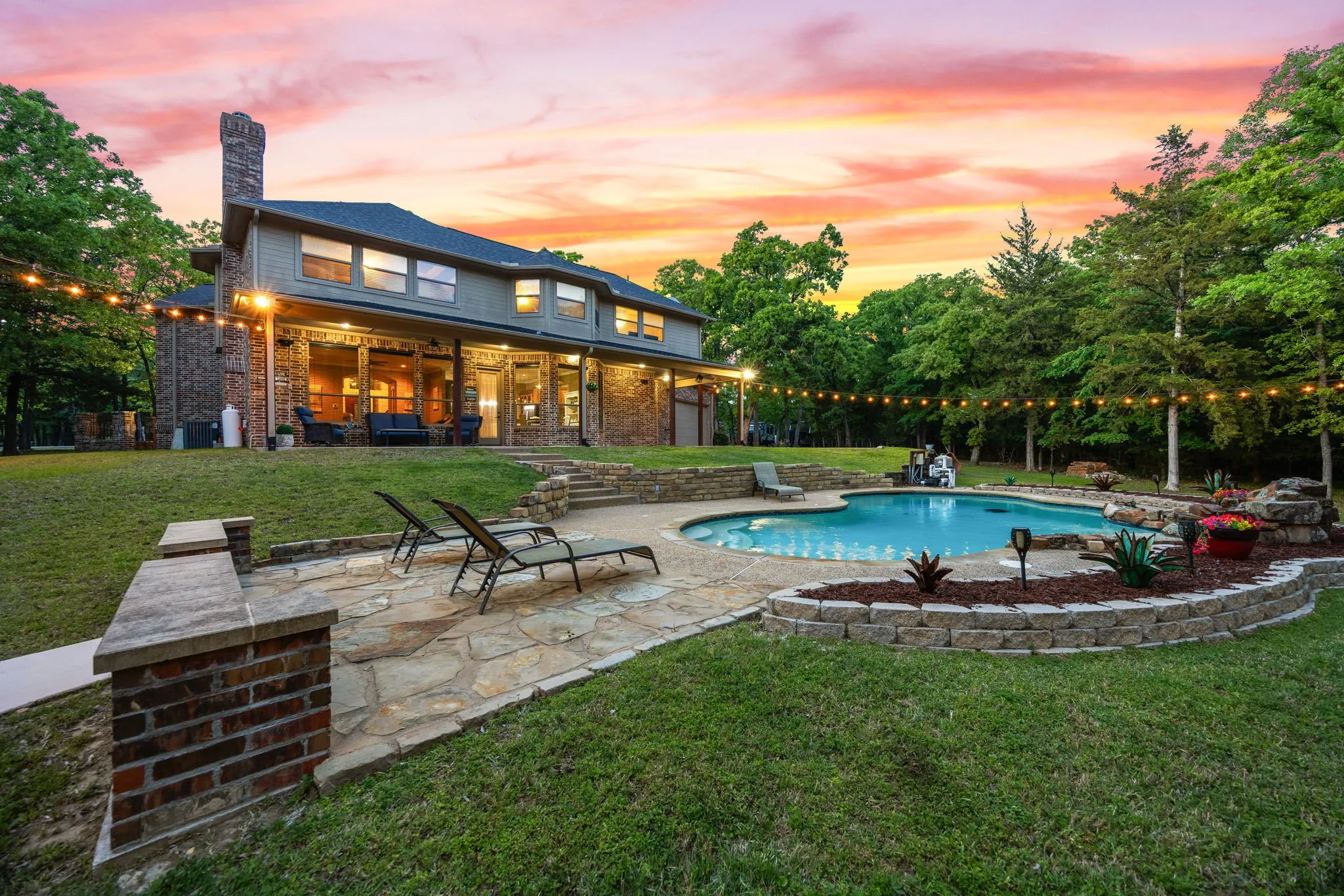 Single Family Residence For Sale in Hunt County , 2840 Hideaway Lane, Quinlan, Texas 75474, 3 Bedroom, 4 Bathroom, 2 Garage spaces, 3,650 Sqft, built in 2002, Preowned, mls#21237652, Real Estate Agent in Quinlan, Homes For Sale in Hunt county, Homes For Sale in Quinlan, Realtor in Quinlan Texas, Real Estate Brokerage Independent Realty Texas, Luminita Cordes Realtor