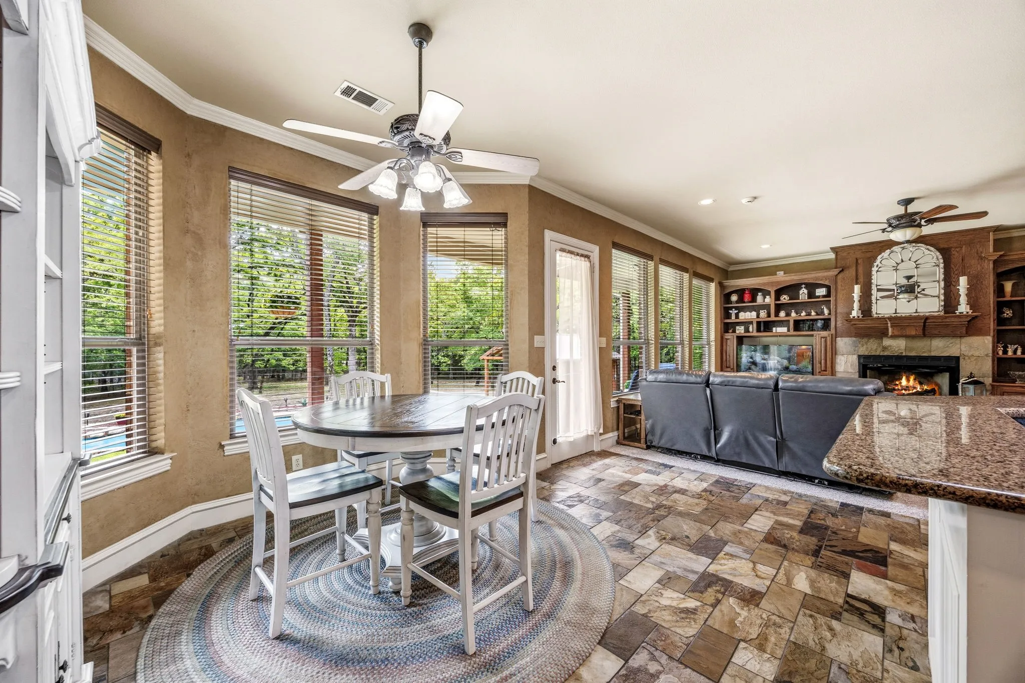 Single Family Residence For Sale in Hunt County , 2840 Hideaway Lane, Quinlan, Texas 75474, 3 Bedroom, 4 Bathroom, 2 Garage spaces, 3,650 Sqft, built in 2002, Preowned, mls#21237652, Real Estate Agent in Quinlan, Homes For Sale in Hunt county, Homes For Sale in Quinlan, Realtor in Quinlan Texas, Real Estate Brokerage Independent Realty Texas, Luminita Cordes Realtor