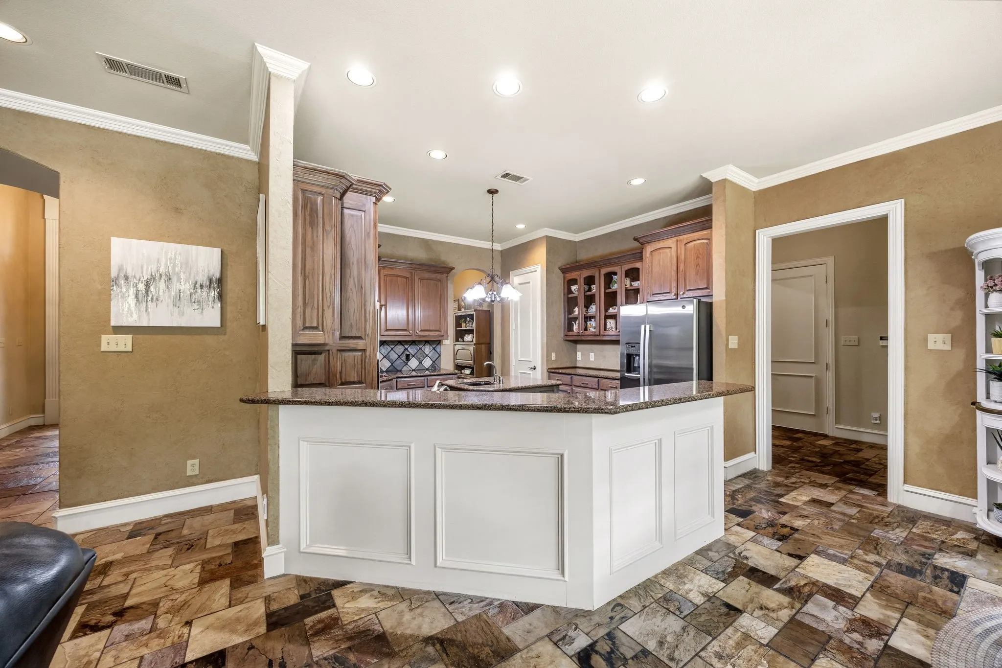 Single Family Residence For Sale in Hunt County , 2840 Hideaway Lane, Quinlan, Texas 75474, 3 Bedroom, 4 Bathroom, 2 Garage spaces, 3,650 Sqft, built in 2002, Preowned, mls#21237652, Real Estate Agent in Quinlan, Homes For Sale in Hunt county, Homes For Sale in Quinlan, Realtor in Quinlan Texas, Real Estate Brokerage Independent Realty Texas, Luminita Cordes Realtor