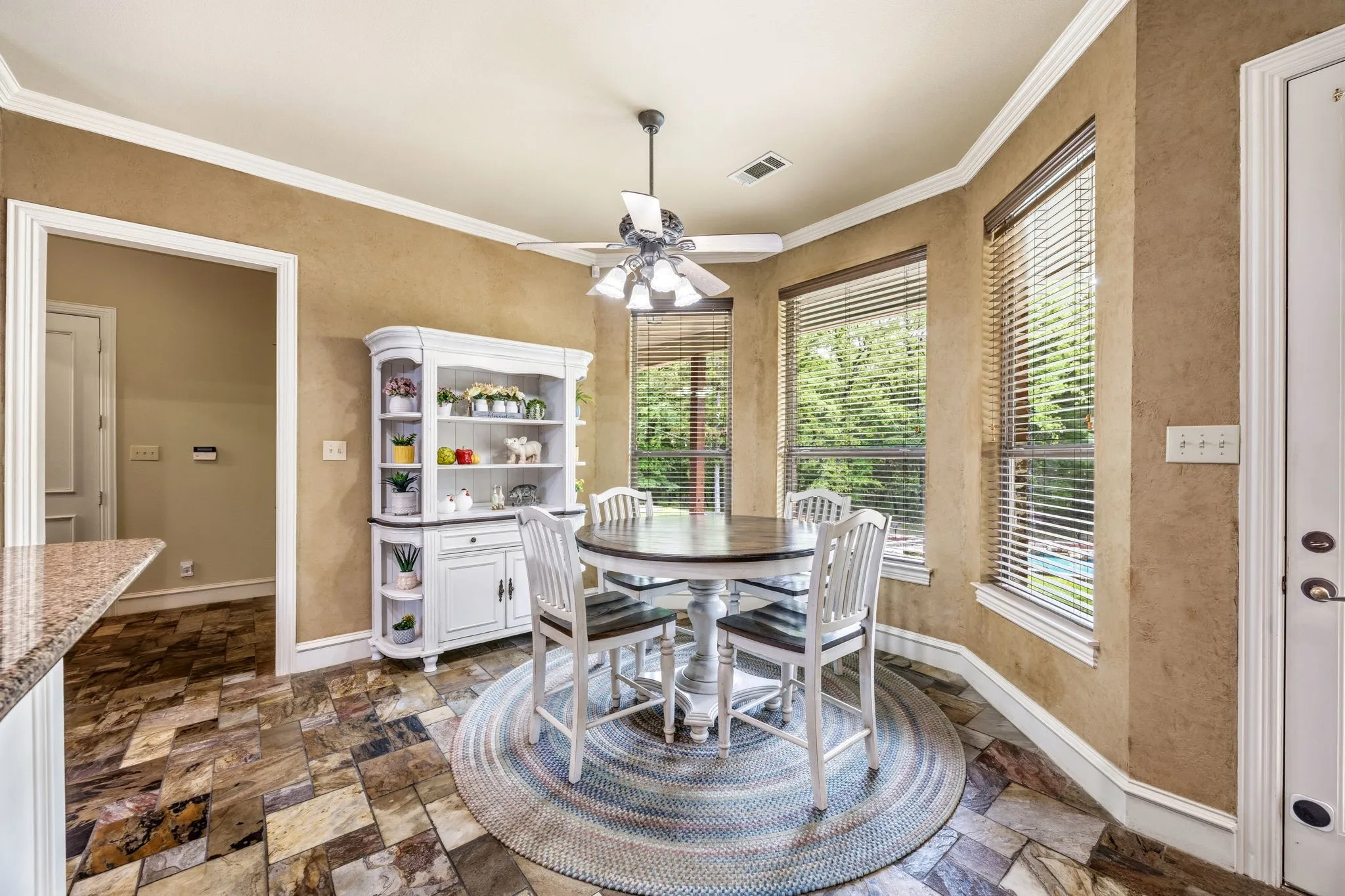Single Family Residence For Sale in Hunt County , 2840 Hideaway Lane, Quinlan, Texas 75474, 3 Bedroom, 4 Bathroom, 2 Garage spaces, 3,650 Sqft, built in 2002, Preowned, mls#21237652, Real Estate Agent in Quinlan, Homes For Sale in Hunt county, Homes For Sale in Quinlan, Realtor in Quinlan Texas, Real Estate Brokerage Independent Realty Texas, Luminita Cordes Realtor