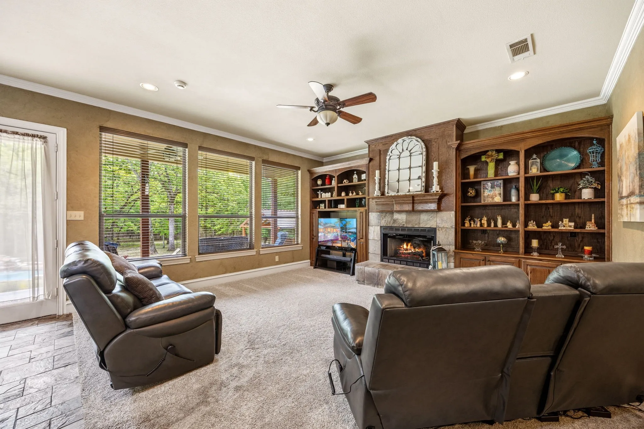 Single Family Residence For Sale in Hunt County , 2840 Hideaway Lane, Quinlan, Texas 75474, 3 Bedroom, 4 Bathroom, 2 Garage spaces, 3,650 Sqft, built in 2002, Preowned, mls#21237652, Real Estate Agent in Quinlan, Homes For Sale in Hunt county, Homes For Sale in Quinlan, Realtor in Quinlan Texas, Real Estate Brokerage Independent Realty Texas, Luminita Cordes Realtor