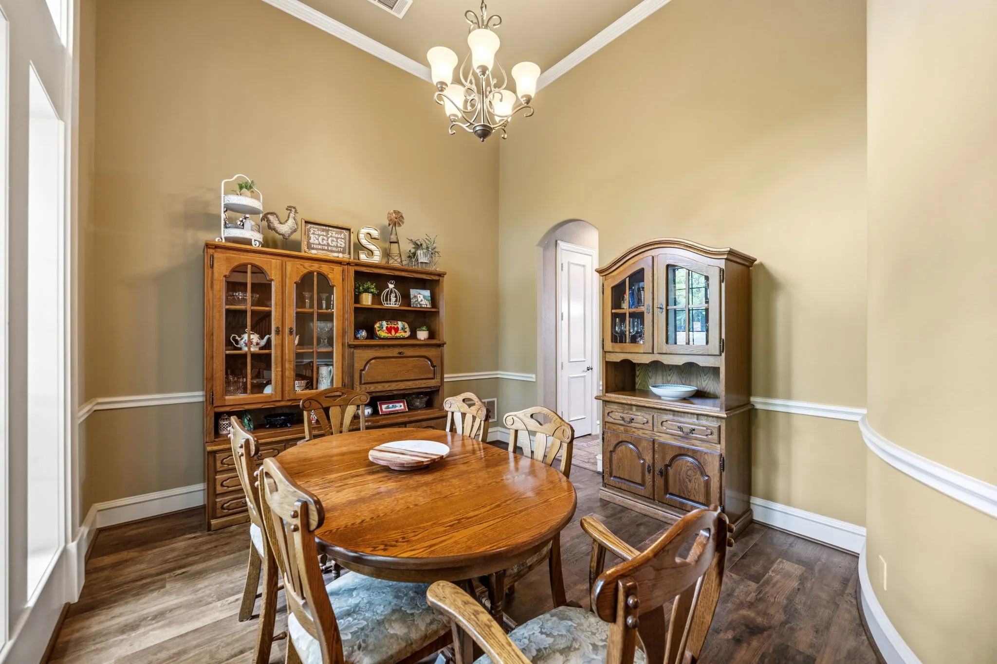 Single Family Residence For Sale in Hunt County , 2840 Hideaway Lane, Quinlan, Texas 75474, 3 Bedroom, 4 Bathroom, 2 Garage spaces, 3,650 Sqft, built in 2002, Preowned, mls#21237652, Real Estate Agent in Quinlan, Homes For Sale in Hunt county, Homes For Sale in Quinlan, Realtor in Quinlan Texas, Real Estate Brokerage Independent Realty Texas, Luminita Cordes Realtor
