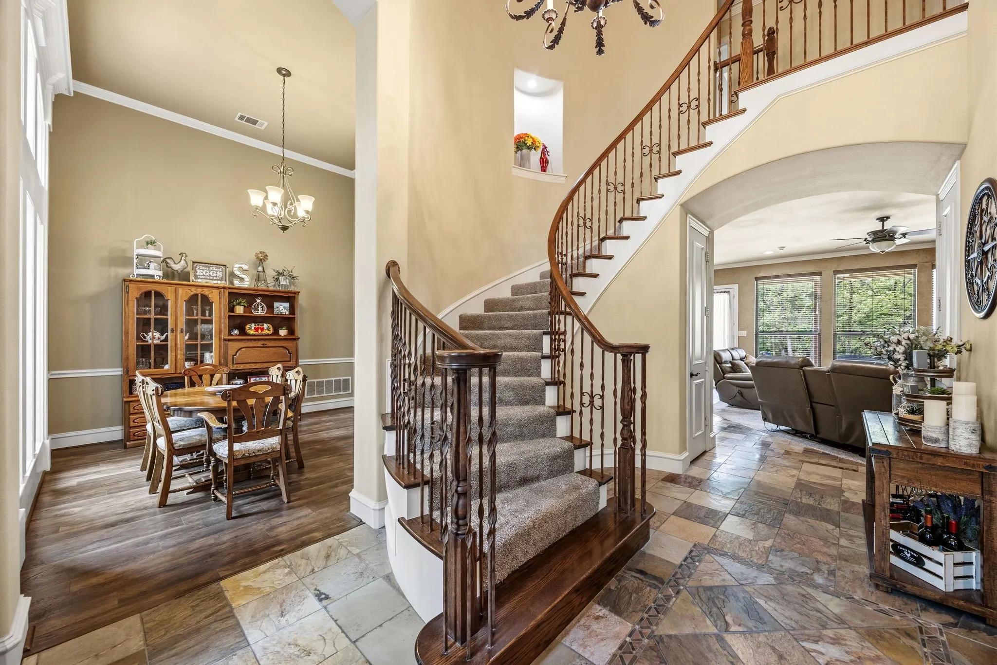 Single Family Residence For Sale in Hunt County , 2840 Hideaway Lane, Quinlan, Texas 75474, 3 Bedroom, 4 Bathroom, 2 Garage spaces, 3,650 Sqft, built in 2002, Preowned, mls#21237652, Real Estate Agent in Quinlan, Homes For Sale in Hunt county, Homes For Sale in Quinlan, Realtor in Quinlan Texas, Real Estate Brokerage Independent Realty Texas, Luminita Cordes Realtor