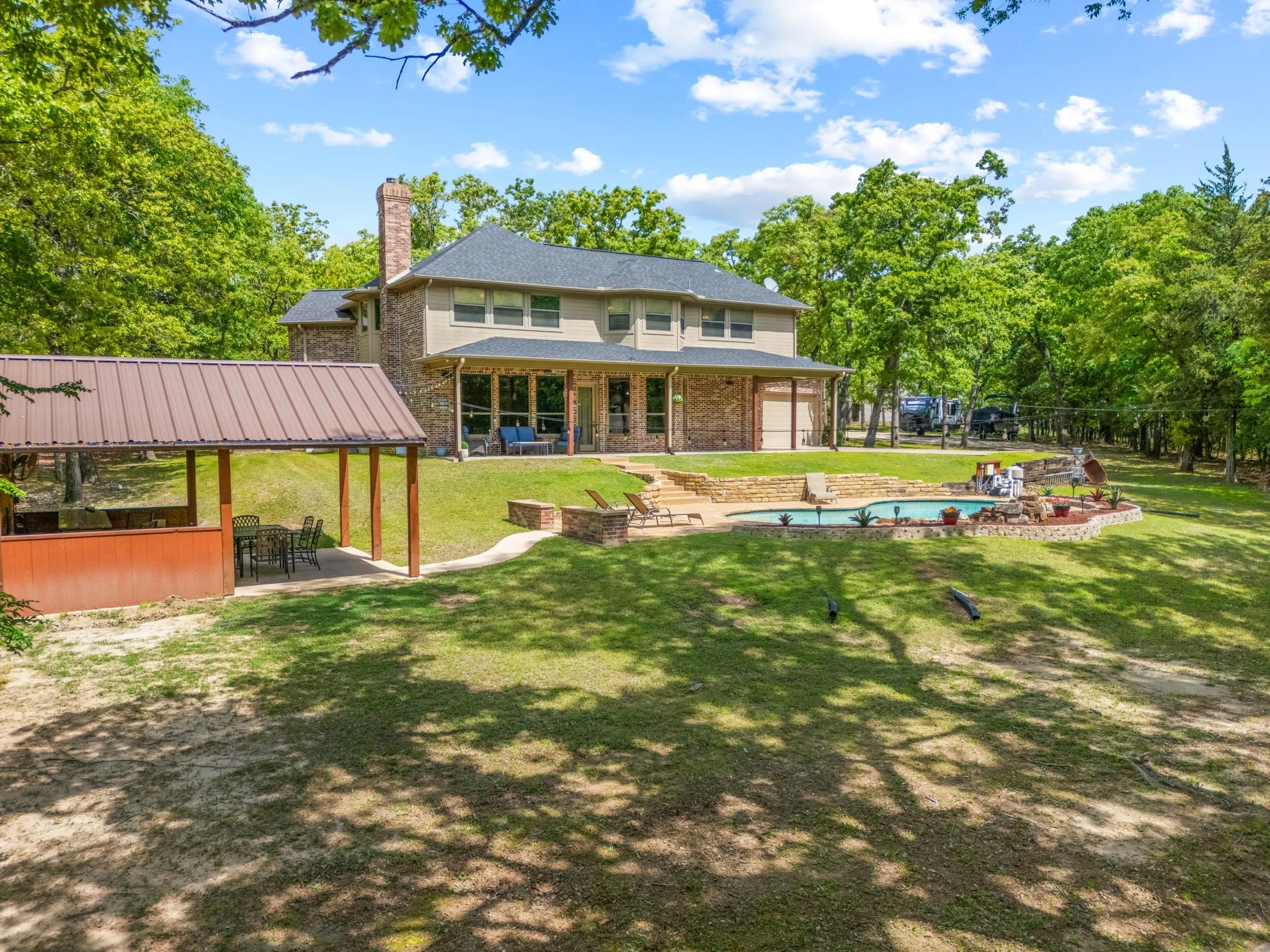 Single Family Residence For Sale in Hunt County , 2840 Hideaway Lane, Quinlan, Texas 75474, 3 Bedroom, 4 Bathroom, 2 Garage spaces, 3,650 Sqft, built in 2002, Preowned, mls#21237652, Real Estate Agent in Quinlan, Homes For Sale in Hunt county, Homes For Sale in Quinlan, Realtor in Quinlan Texas, Real Estate Brokerage Independent Realty Texas, Luminita Cordes Realtor