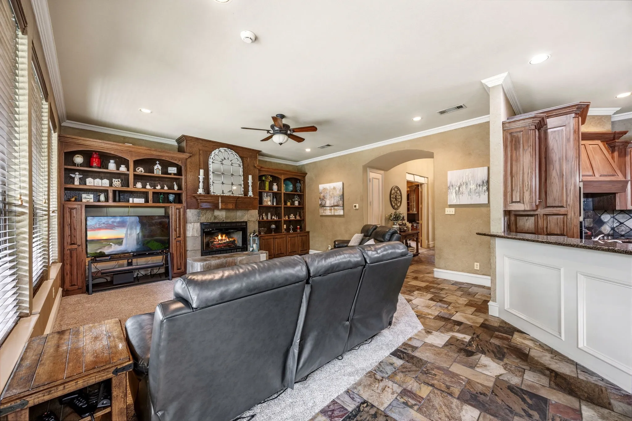 Single Family Residence For Sale in Hunt County , 2840 Hideaway Lane, Quinlan, Texas 75474, 3 Bedroom, 4 Bathroom, 2 Garage spaces, 3,650 Sqft, built in 2002, Preowned, mls#21237652, Real Estate Agent in Quinlan, Homes For Sale in Hunt county, Homes For Sale in Quinlan, Realtor in Quinlan Texas, Real Estate Brokerage Independent Realty Texas, Luminita Cordes Realtor