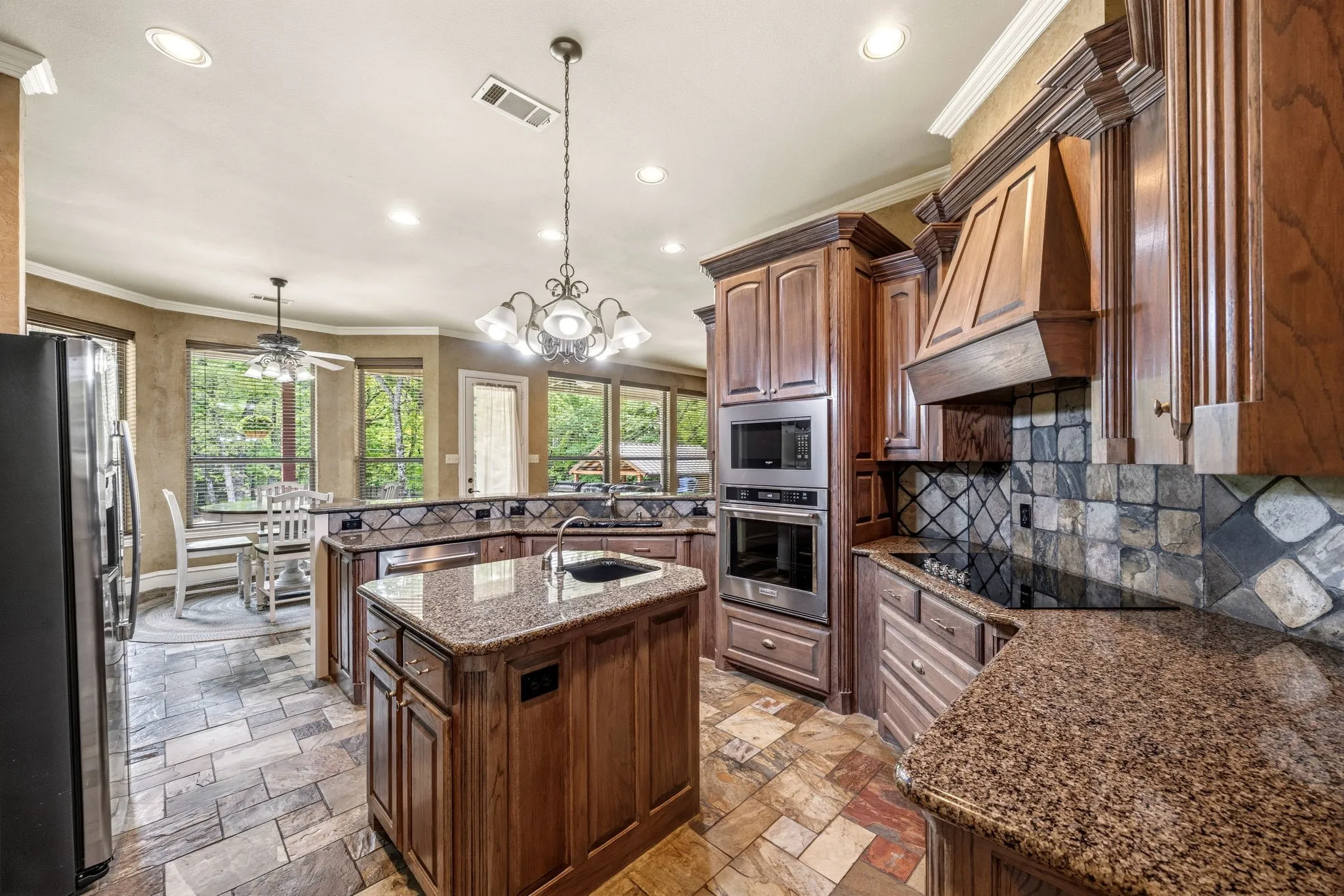Single Family Residence For Sale in Hunt County , 2840 Hideaway Lane, Quinlan, Texas 75474, 3 Bedroom, 4 Bathroom, 2 Garage spaces, 3,650 Sqft, built in 2002, Preowned, mls#21237652, Real Estate Agent in Quinlan, Homes For Sale in Hunt county, Homes For Sale in Quinlan, Realtor in Quinlan Texas, Real Estate Brokerage Independent Realty Texas, Luminita Cordes Realtor