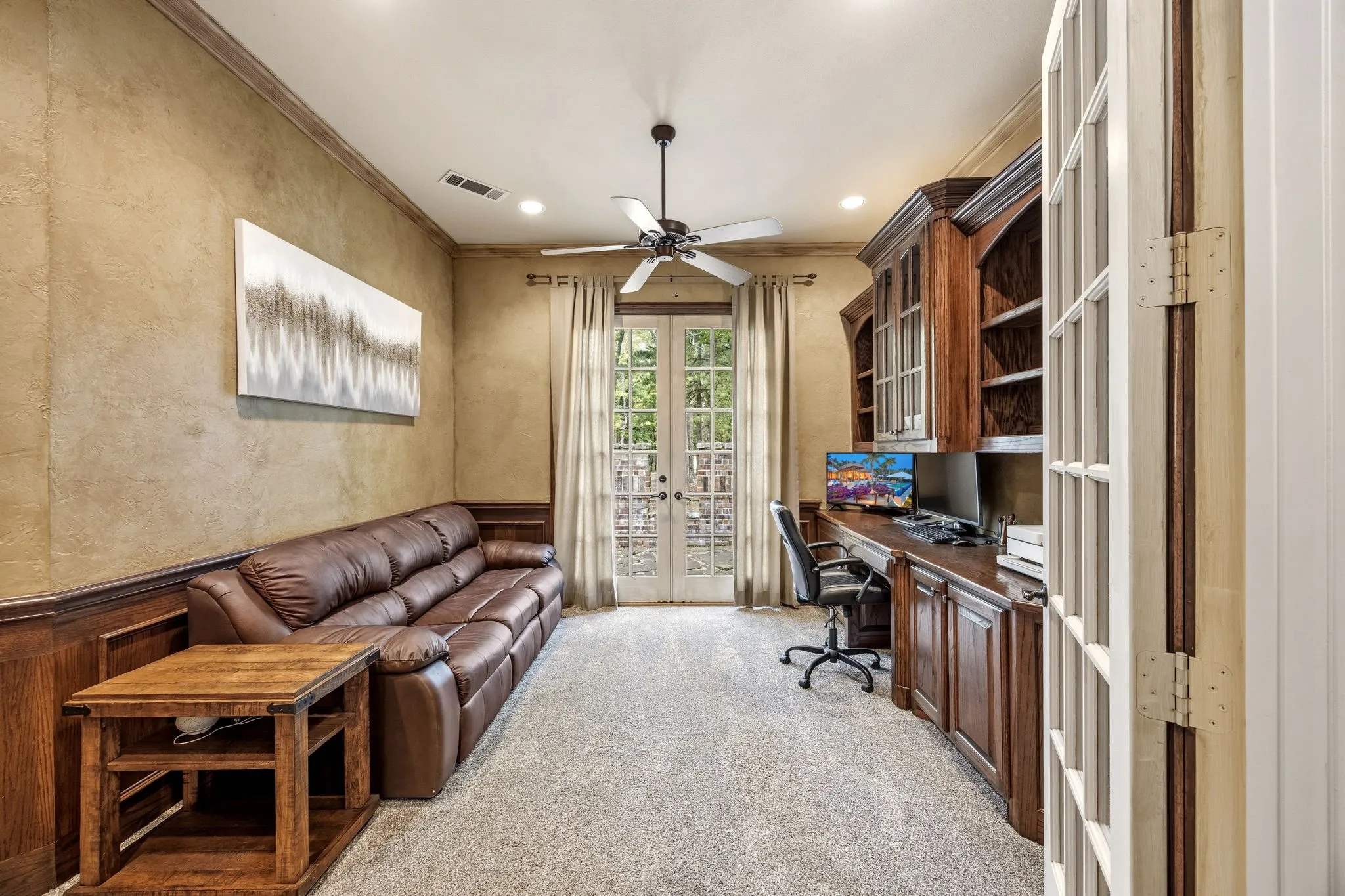 Single Family Residence For Sale in Hunt County , 2840 Hideaway Lane, Quinlan, Texas 75474, 3 Bedroom, 4 Bathroom, 2 Garage spaces, 3,650 Sqft, built in 2002, Preowned, mls#21237652, Real Estate Agent in Quinlan, Homes For Sale in Hunt county, Homes For Sale in Quinlan, Realtor in Quinlan Texas, Real Estate Brokerage Independent Realty Texas, Luminita Cordes Realtor