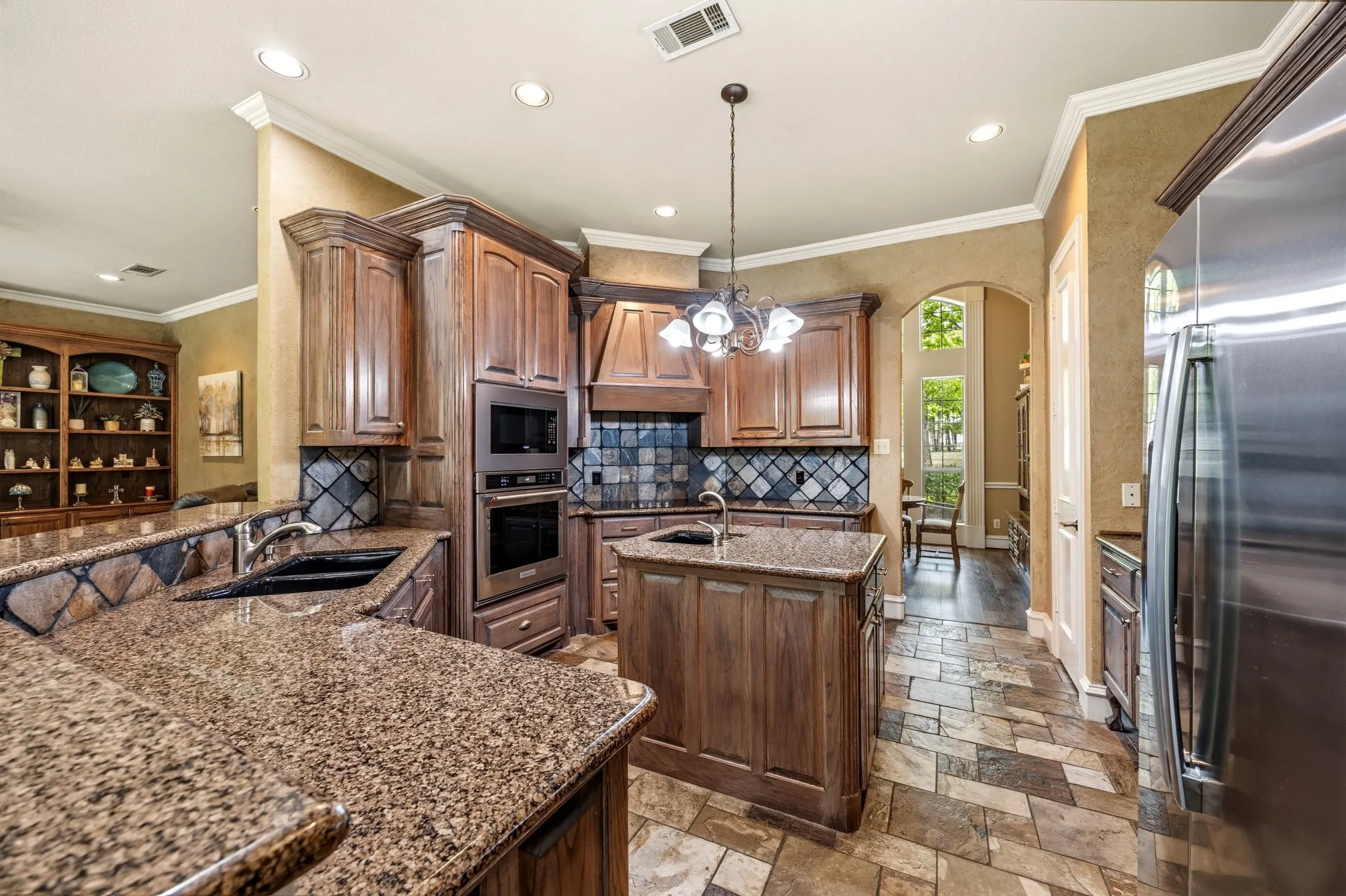 Single Family Residence For Sale in Hunt County , 2840 Hideaway Lane, Quinlan, Texas 75474, 3 Bedroom, 4 Bathroom, 2 Garage spaces, 3,650 Sqft, built in 2002, Preowned, mls#21237652, Real Estate Agent in Quinlan, Homes For Sale in Hunt county, Homes For Sale in Quinlan, Realtor in Quinlan Texas, Real Estate Brokerage Independent Realty Texas, Luminita Cordes Realtor
