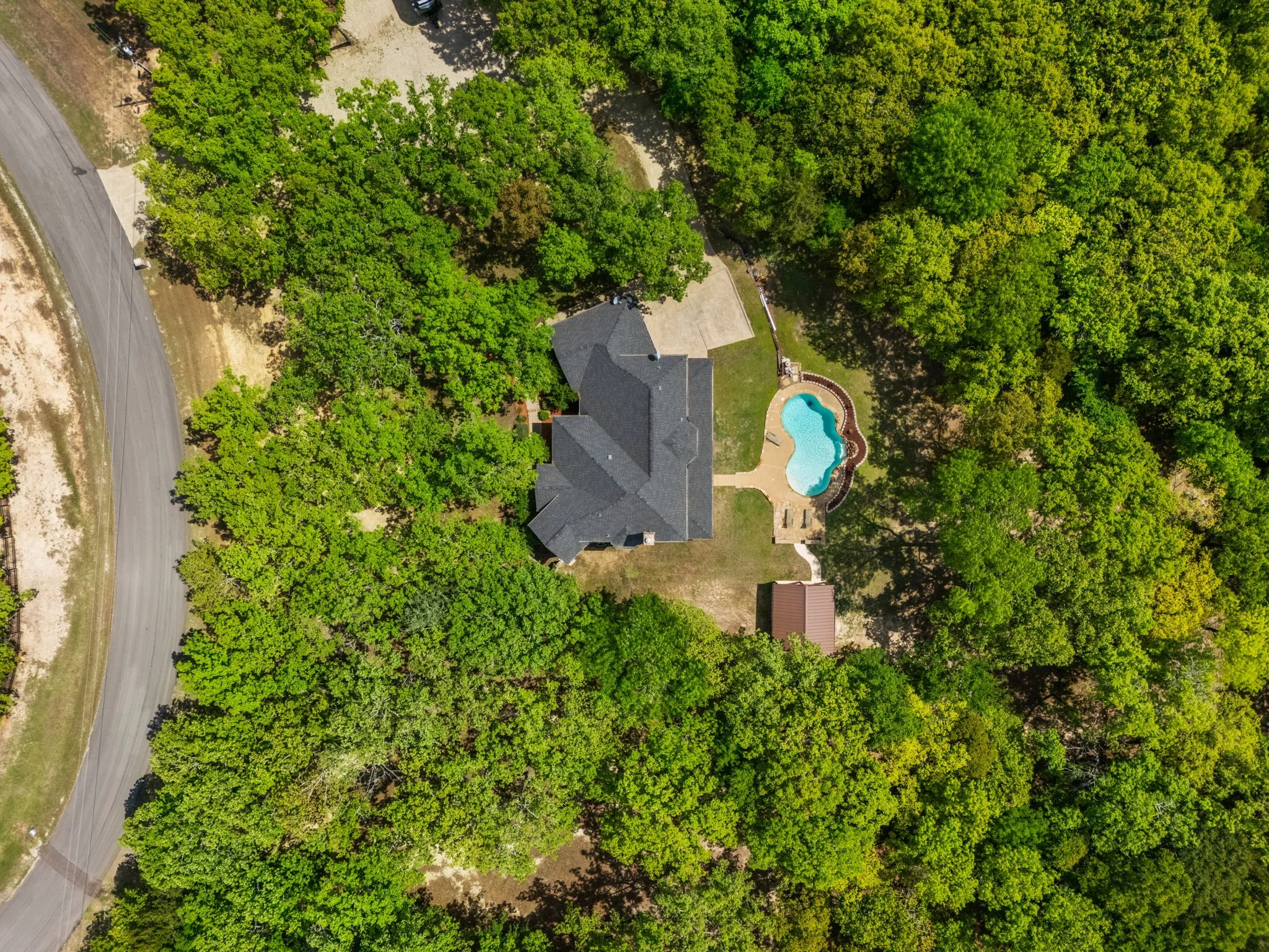 Single Family Residence For Sale in Hunt County , 2840 Hideaway Lane, Quinlan, Texas 75474, 3 Bedroom, 4 Bathroom, 2 Garage spaces, 3,650 Sqft, built in 2002, Preowned, mls#21237652, Real Estate Agent in Quinlan, Homes For Sale in Hunt county, Homes For Sale in Quinlan, Realtor in Quinlan Texas, Real Estate Brokerage Independent Realty Texas, Luminita Cordes Realtor