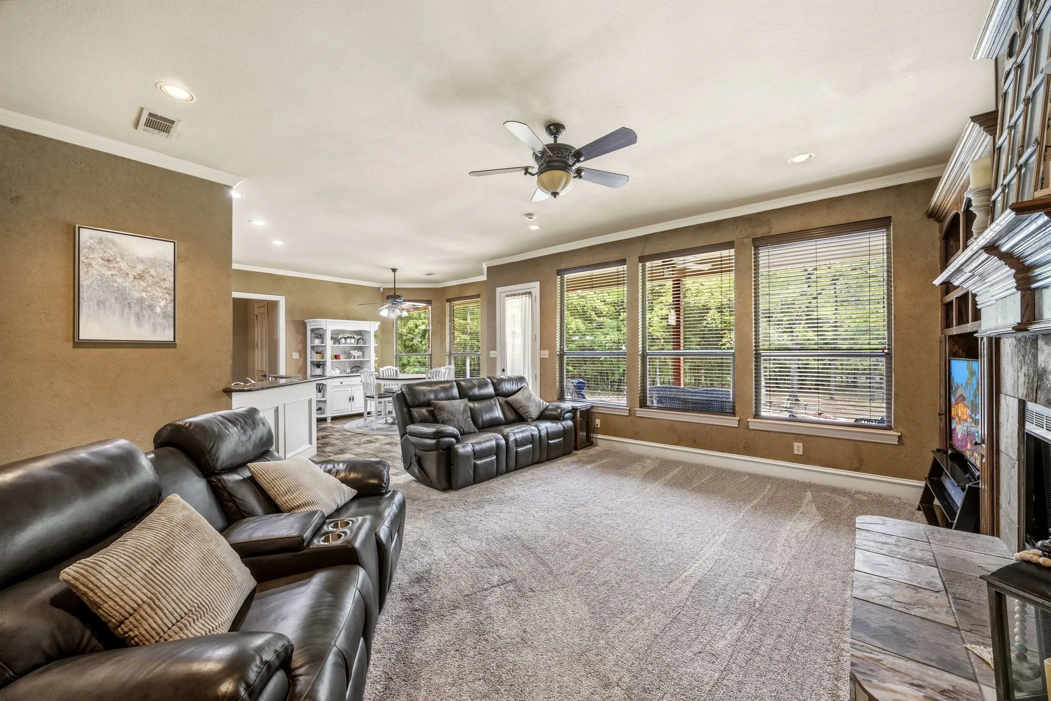 Single Family Residence For Sale in Hunt County , 2840 Hideaway Lane, Quinlan, Texas 75474, 3 Bedroom, 4 Bathroom, 2 Garage spaces, 3,650 Sqft, built in 2002, Preowned, mls#21237652, Real Estate Agent in Quinlan, Homes For Sale in Hunt county, Homes For Sale in Quinlan, Realtor in Quinlan Texas, Real Estate Brokerage Independent Realty Texas, Luminita Cordes Realtor
