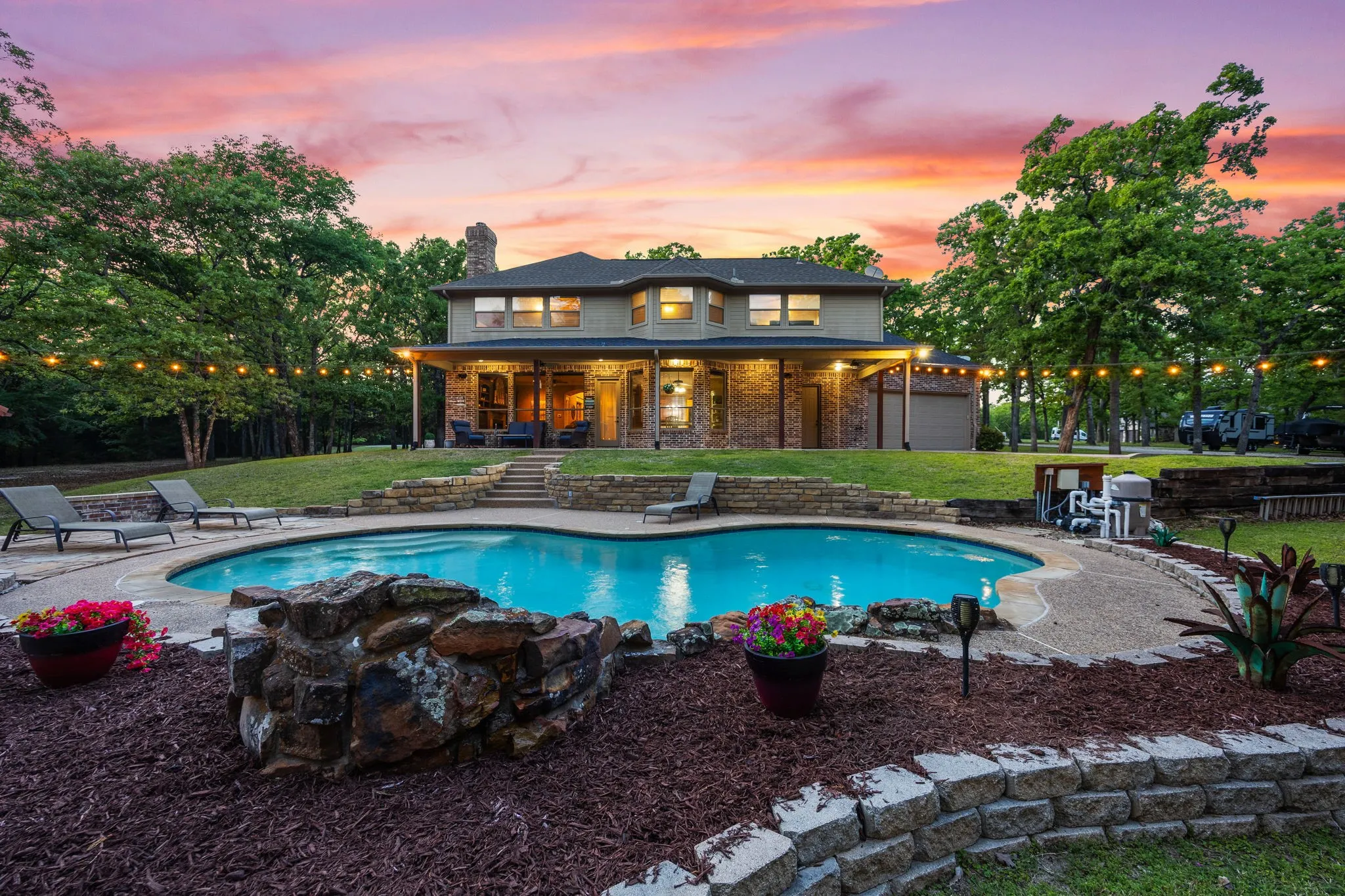 Single Family Residence For Sale in Hunt County , 2840 Hideaway Lane, Quinlan, Texas 75474, 3 Bedroom, 4 Bathroom, 2 Garage spaces, 3,650 Sqft, built in 2002, Preowned, mls#21237652, Real Estate Agent in Quinlan, Homes For Sale in Hunt county, Homes For Sale in Quinlan, Realtor in Quinlan Texas, Real Estate Brokerage Independent Realty Texas, Luminita Cordes Realtor