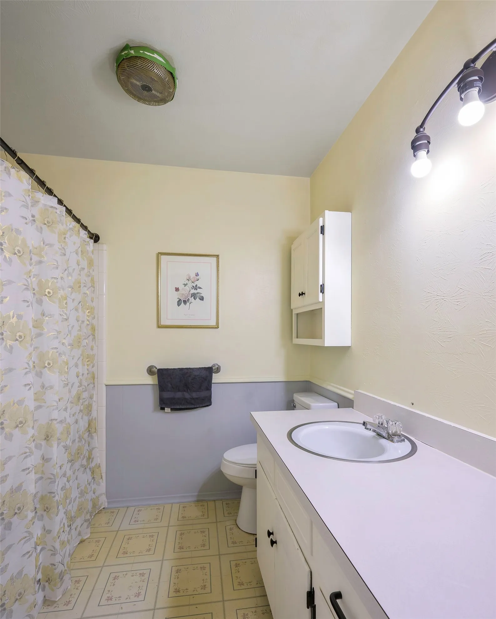 Single Family Residence For Sale in Henderson County , 1113 W Will White Road, Kemp, Texas 75143, 3 Bedroom, 1 Bathroom, 2 Garage spaces, 1,396 Sqft, built in 1970, Preowned, mls#21238606, Real Estate Agent in Kemp, Homes For Sale in Henderson county, Homes For Sale in Kemp, Realtor in Kemp Texas, Real Estate Brokerage Independent Realty Texas, Luminita Cordes Realtor