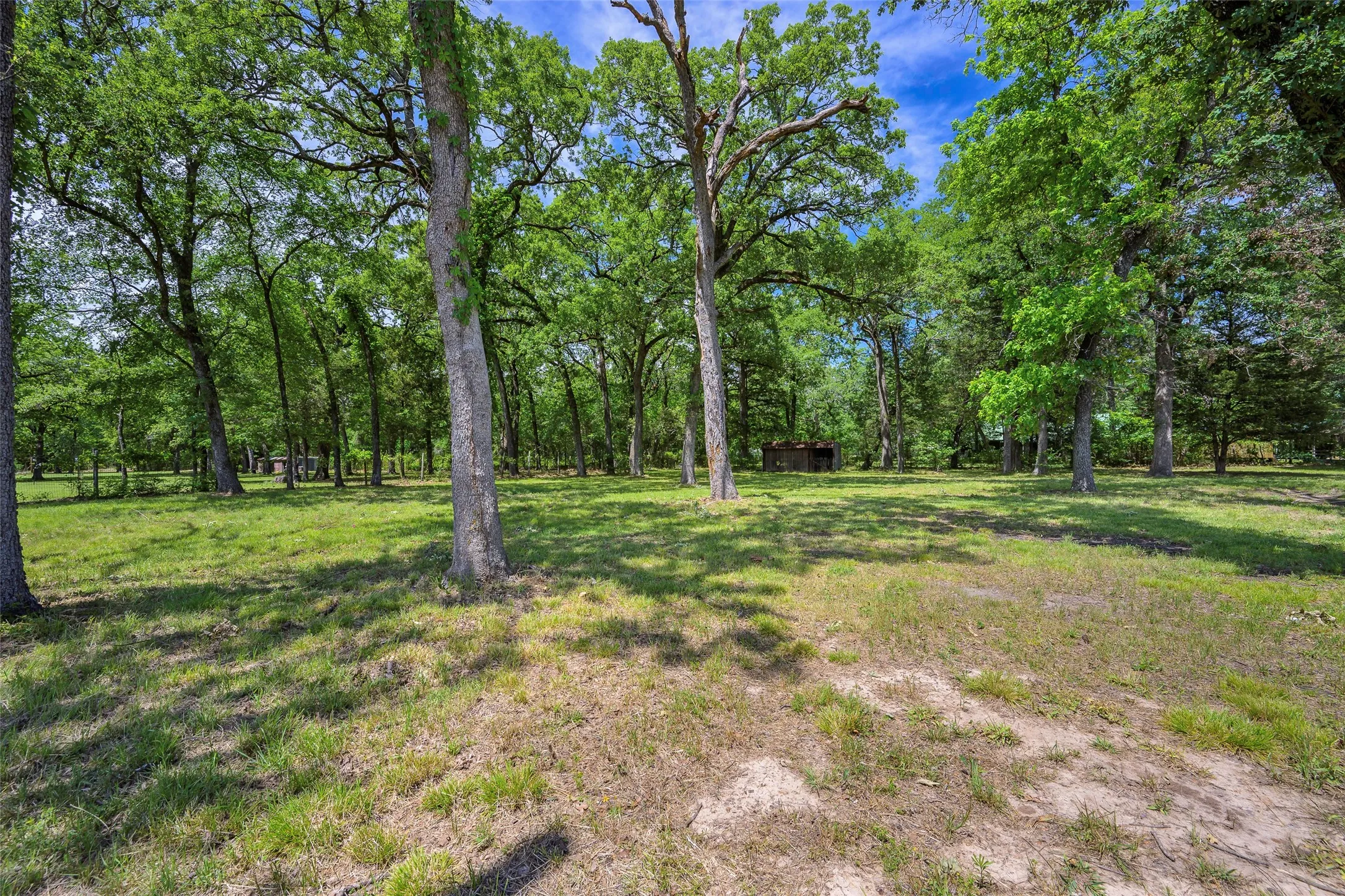 Single Family Residence For Sale in Henderson County , 1113 W Will White Road, Kemp, Texas 75143, 3 Bedroom, 1 Bathroom, 2 Garage spaces, 1,396 Sqft, built in 1970, Preowned, mls#21238606, Real Estate Agent in Kemp, Homes For Sale in Henderson county, Homes For Sale in Kemp, Realtor in Kemp Texas, Real Estate Brokerage Independent Realty Texas, Luminita Cordes Realtor