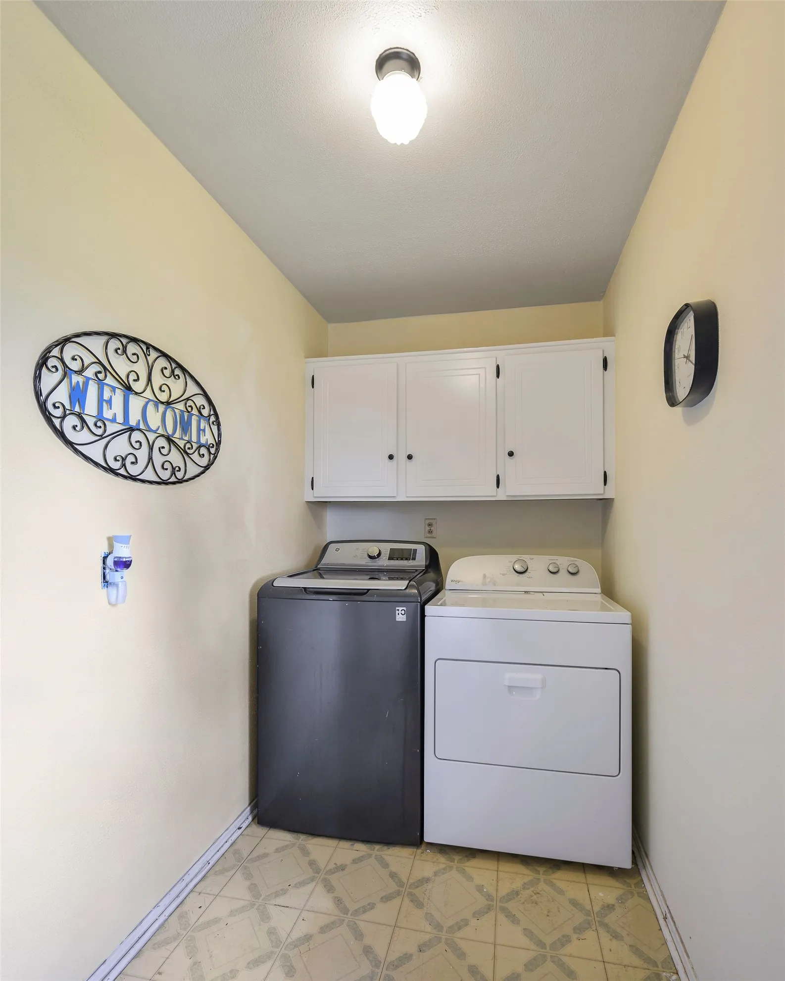 Single Family Residence For Sale in Henderson County , 1113 W Will White Road, Kemp, Texas 75143, 3 Bedroom, 1 Bathroom, 2 Garage spaces, 1,396 Sqft, built in 1970, Preowned, mls#21238606, Real Estate Agent in Kemp, Homes For Sale in Henderson county, Homes For Sale in Kemp, Realtor in Kemp Texas, Real Estate Brokerage Independent Realty Texas, Luminita Cordes Realtor