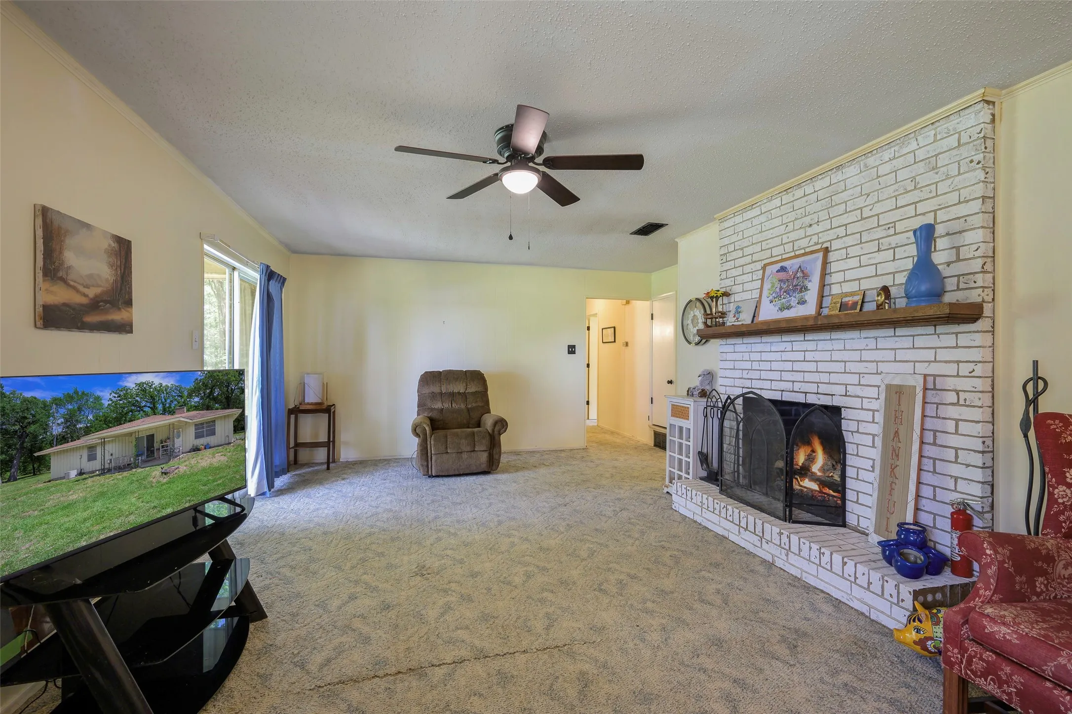 Single Family Residence For Sale in Henderson County , 1113 W Will White Road, Kemp, Texas 75143, 3 Bedroom, 1 Bathroom, 2 Garage spaces, 1,396 Sqft, built in 1970, Preowned, mls#21238606, Real Estate Agent in Kemp, Homes For Sale in Henderson county, Homes For Sale in Kemp, Realtor in Kemp Texas, Real Estate Brokerage Independent Realty Texas, Luminita Cordes Realtor