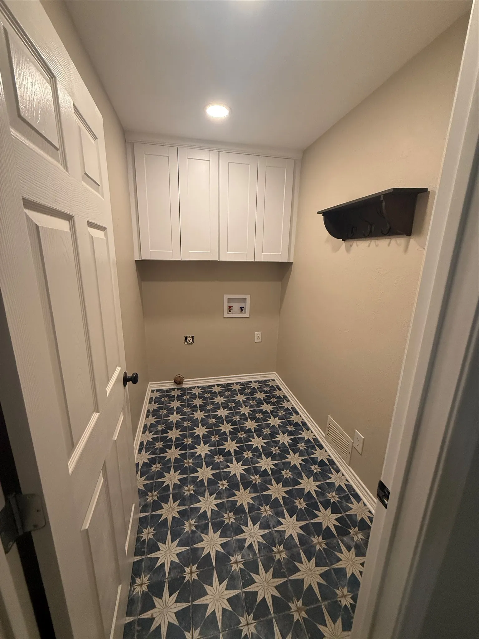 Single Family Residence For Sale in Dallas County , 4607 Sachse Road, Sachse, Texas 75048, 4 Bedroom, 3 Bathroom, 2 Garage spaces, 2,311 Sqft, built in 1971, mls#21245941, Real Estate Agent in Sachse, Homes For Sale in Dallas county, Homes For Sale in Sachse, Realtor in Sachse Texas, Real Estate Brokerage Independent Realty Texas, Luminita Cordes Realtor