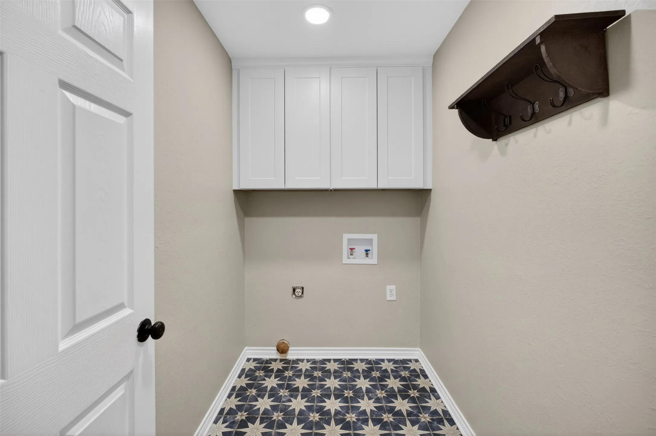 Single Family Residence For Sale in Dallas County , 4607 Sachse Road, Sachse, Texas 75048, 4 Bedroom, 3 Bathroom, 2 Garage spaces, 2,311 Sqft, built in 1971, mls#21245941, Real Estate Agent in Sachse, Homes For Sale in Dallas county, Homes For Sale in Sachse, Realtor in Sachse Texas, Real Estate Brokerage Independent Realty Texas, Luminita Cordes Realtor