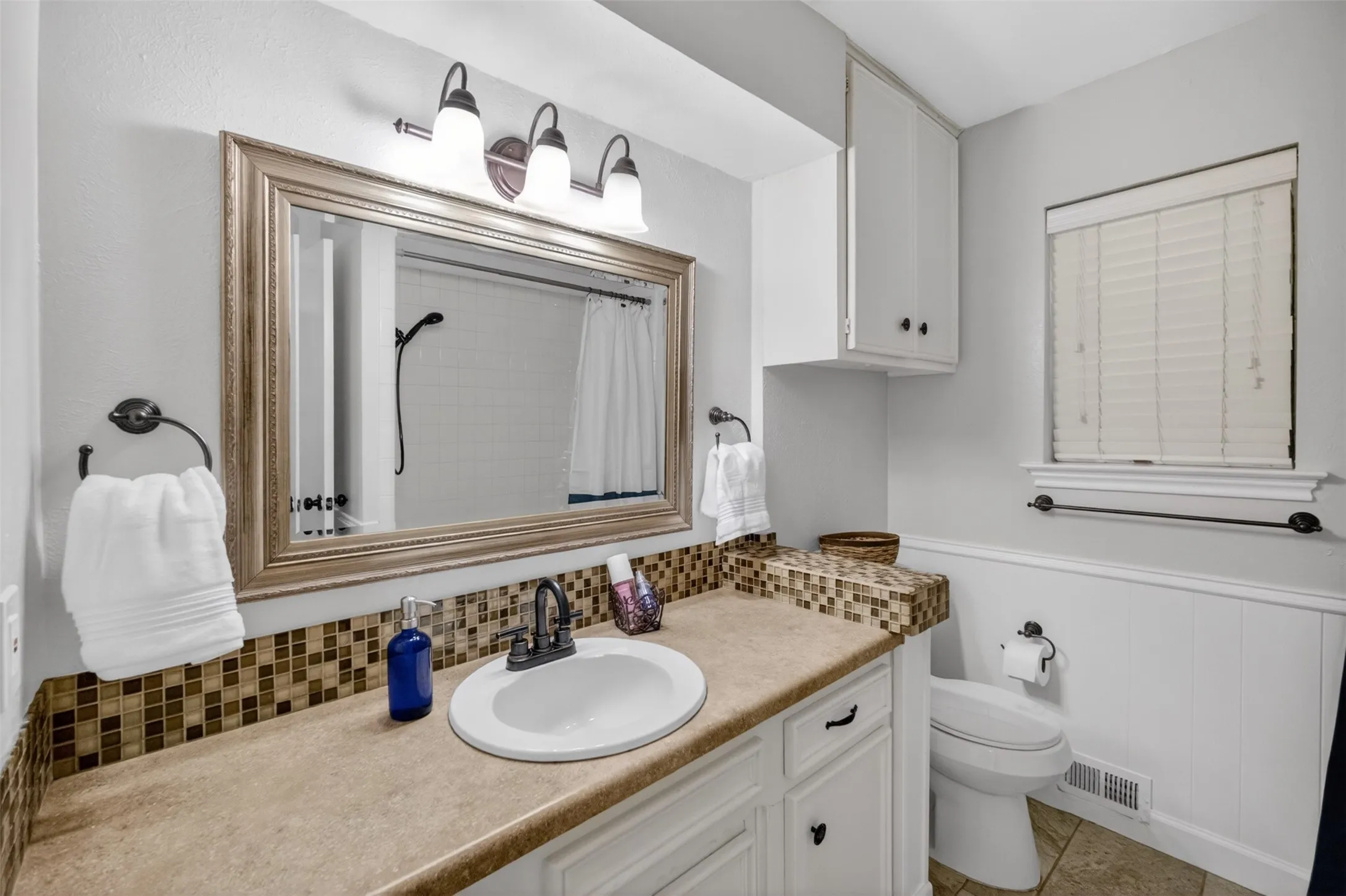 Single Family Residence For Sale in Dallas County , 4607 Sachse Road, Sachse, Texas 75048, 4 Bedroom, 3 Bathroom, 2 Garage spaces, 2,311 Sqft, built in 1971, mls#21245941, Real Estate Agent in Sachse, Homes For Sale in Dallas county, Homes For Sale in Sachse, Realtor in Sachse Texas, Real Estate Brokerage Independent Realty Texas, Luminita Cordes Realtor