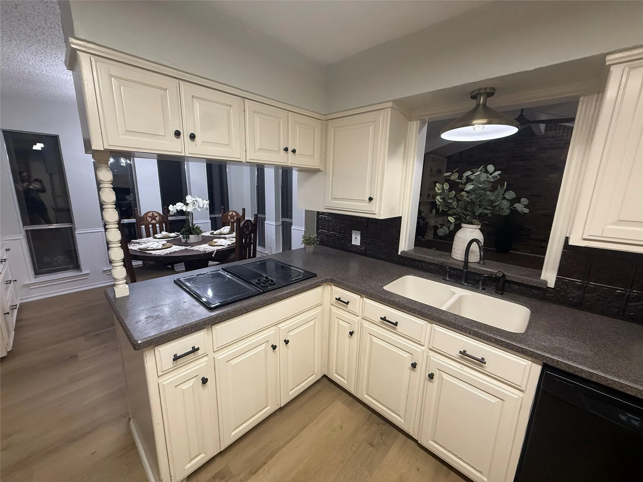 Single Family Residence For Sale in Dallas County , 4607 Sachse Road, Sachse, Texas 75048, 4 Bedroom, 3 Bathroom, 2 Garage spaces, 2,311 Sqft, built in 1971, mls#21245941, Real Estate Agent in Sachse, Homes For Sale in Dallas county, Homes For Sale in Sachse, Realtor in Sachse Texas, Real Estate Brokerage Independent Realty Texas, Luminita Cordes Realtor
