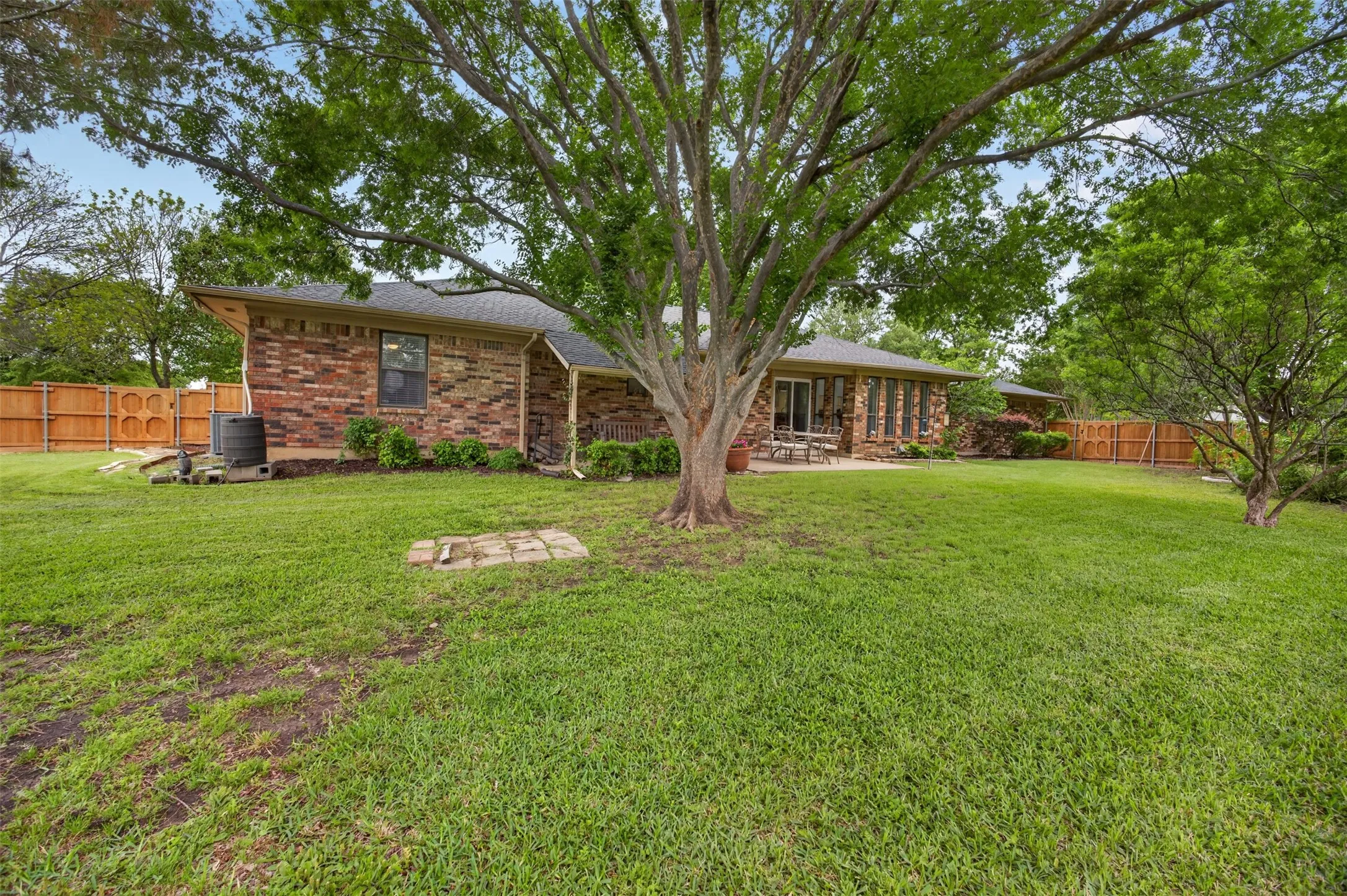 Single Family Residence For Sale in Dallas County , 4607 Sachse Road, Sachse, Texas 75048, 4 Bedroom, 3 Bathroom, 2 Garage spaces, 2,311 Sqft, built in 1971, mls#21245941, Real Estate Agent in Sachse, Homes For Sale in Dallas county, Homes For Sale in Sachse, Realtor in Sachse Texas, Real Estate Brokerage Independent Realty Texas, Luminita Cordes Realtor