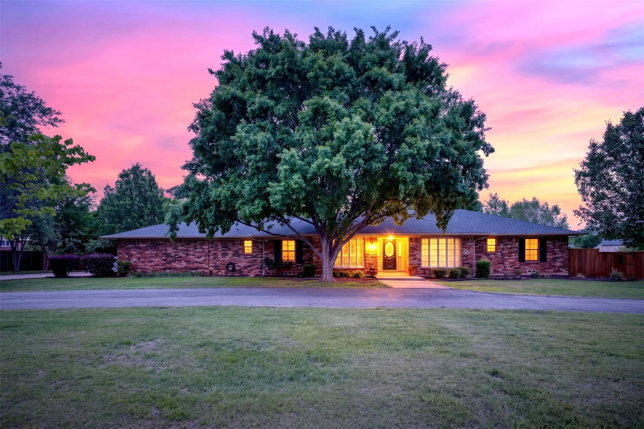Single Family Residence For Sale in Dallas County , 4607 Sachse Road, Sachse, Texas 75048, 4 Bedroom, 3 Bathroom, 2 Garage spaces, 2,311 Sqft, built in 1971, mls#21245941, Real Estate Agent in Sachse, Homes For Sale in Dallas county, Homes For Sale in Sachse, Realtor in Sachse Texas, Real Estate Brokerage Independent Realty Texas, Luminita Cordes Realtor