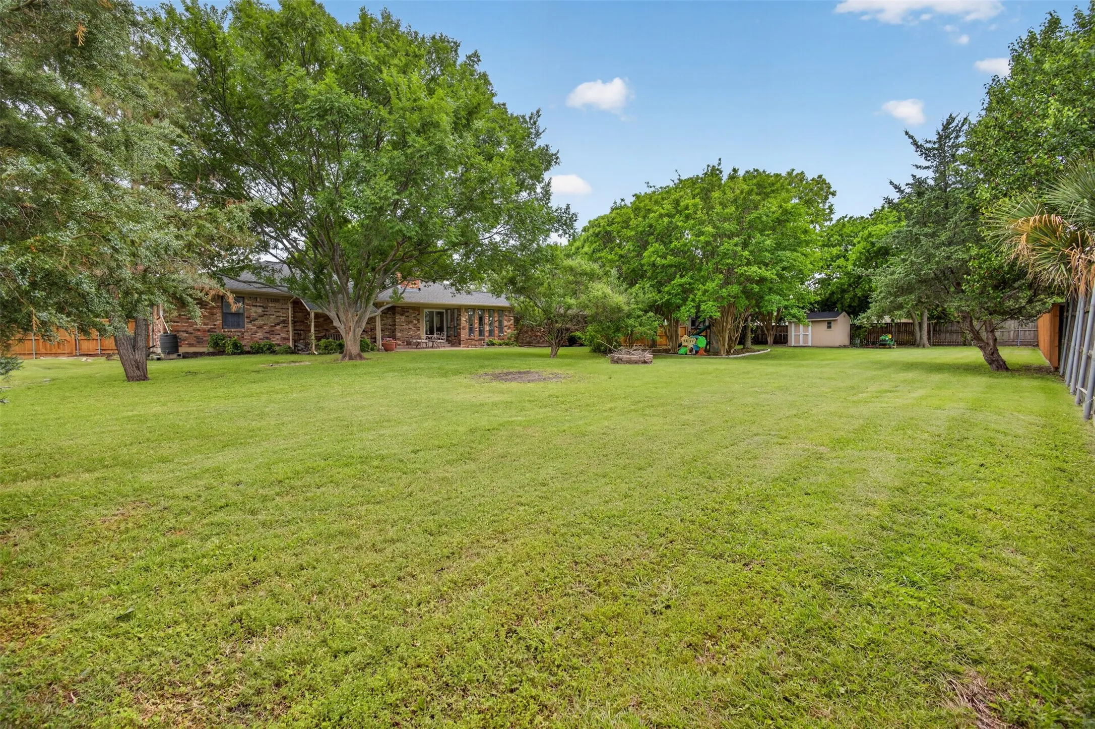 Single Family Residence For Sale in Dallas County , 4607 Sachse Road, Sachse, Texas 75048, 4 Bedroom, 3 Bathroom, 2 Garage spaces, 2,311 Sqft, built in 1971, mls#21245941, Real Estate Agent in Sachse, Homes For Sale in Dallas county, Homes For Sale in Sachse, Realtor in Sachse Texas, Real Estate Brokerage Independent Realty Texas, Luminita Cordes Realtor