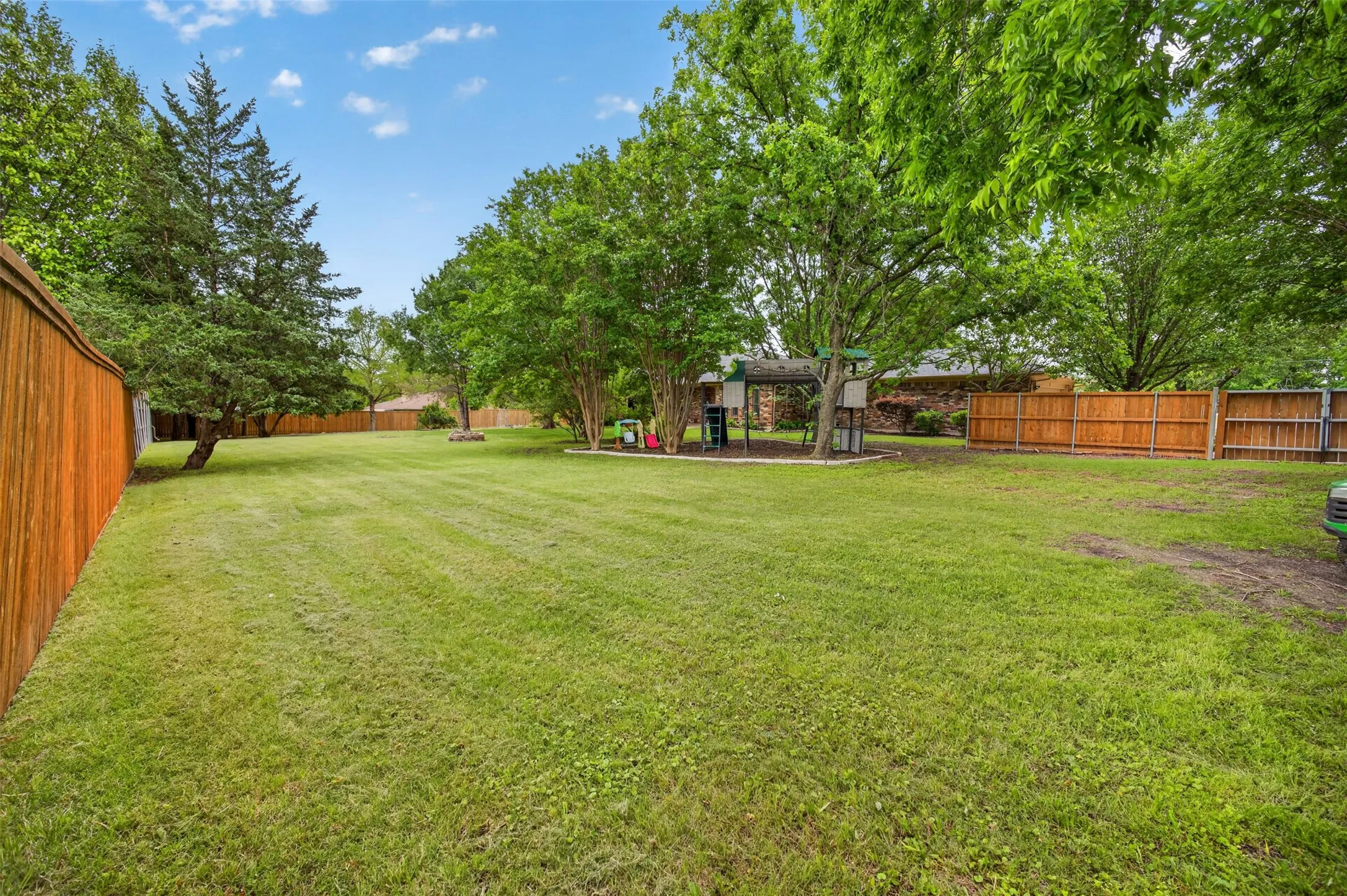 Single Family Residence For Sale in Dallas County , 4607 Sachse Road, Sachse, Texas 75048, 4 Bedroom, 3 Bathroom, 2 Garage spaces, 2,311 Sqft, built in 1971, mls#21245941, Real Estate Agent in Sachse, Homes For Sale in Dallas county, Homes For Sale in Sachse, Realtor in Sachse Texas, Real Estate Brokerage Independent Realty Texas, Luminita Cordes Realtor