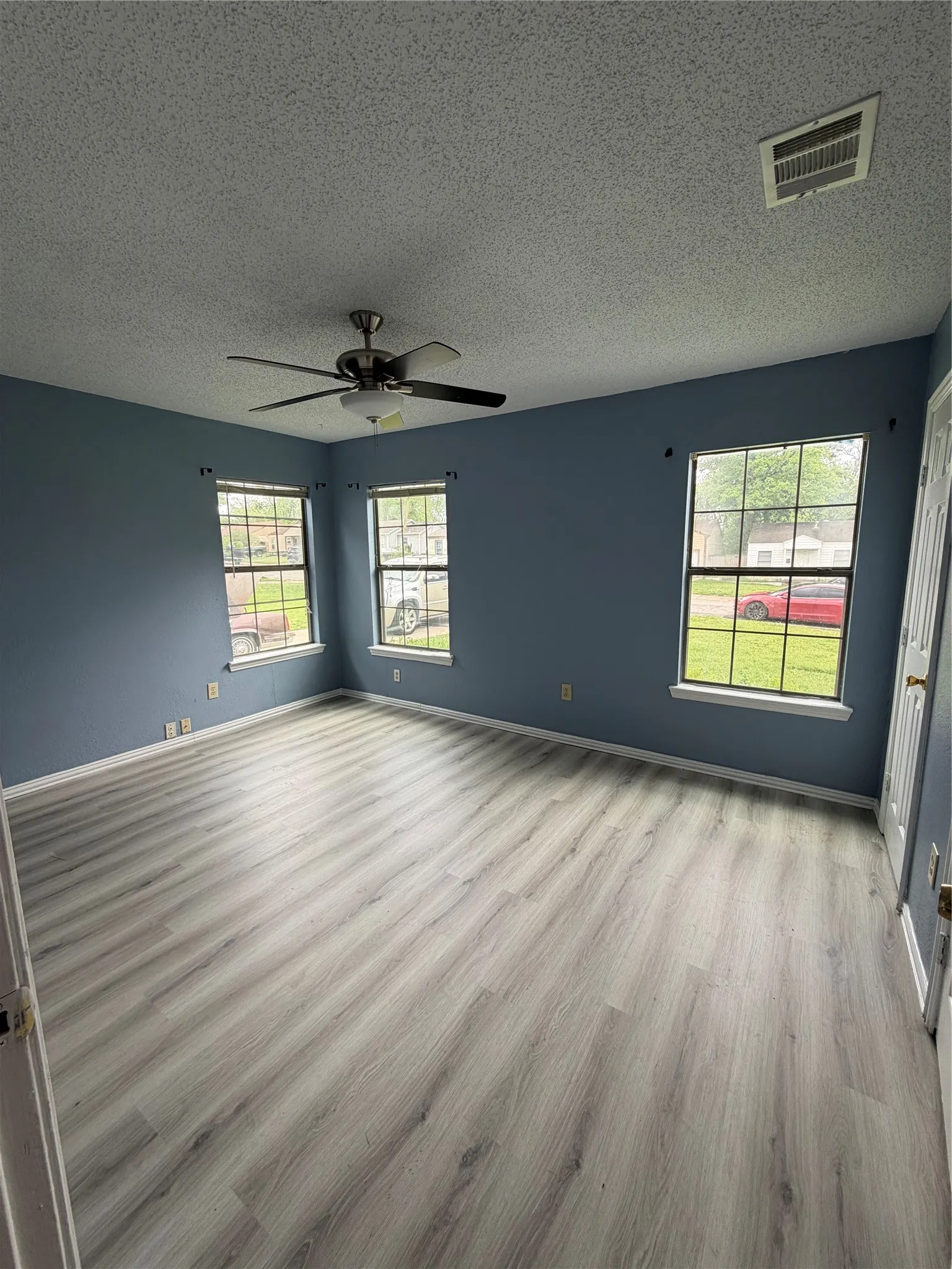 Single Family Residence For Rent in Dallas County , 1227 W Avenue Avenue E, Garland, Texas 75040, 3 Bedroom, 1 Bathroom, Garage spaces, 1,284 Sqft, built in 1950, mls#21245943, Real Estate Agent in Garland, Homes For Rent in Dallas county, Homes For Rent in Garland, Realtor in Garland Texas, Real Estate Brokerage Independent Realty Texas, Luminita Cordes Realtor