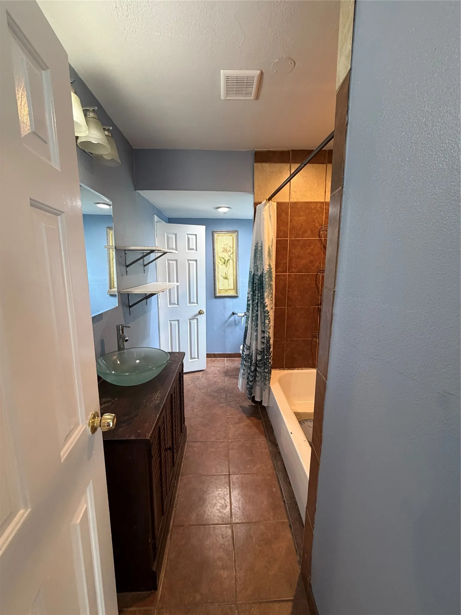 Single Family Residence For Rent in Dallas County , 1227 W Avenue Avenue E, Garland, Texas 75040, 3 Bedroom, 1 Bathroom, Garage spaces, 1,284 Sqft, built in 1950, mls#21245943, Real Estate Agent in Garland, Homes For Rent in Dallas county, Homes For Rent in Garland, Realtor in Garland Texas, Real Estate Brokerage Independent Realty Texas, Luminita Cordes Realtor