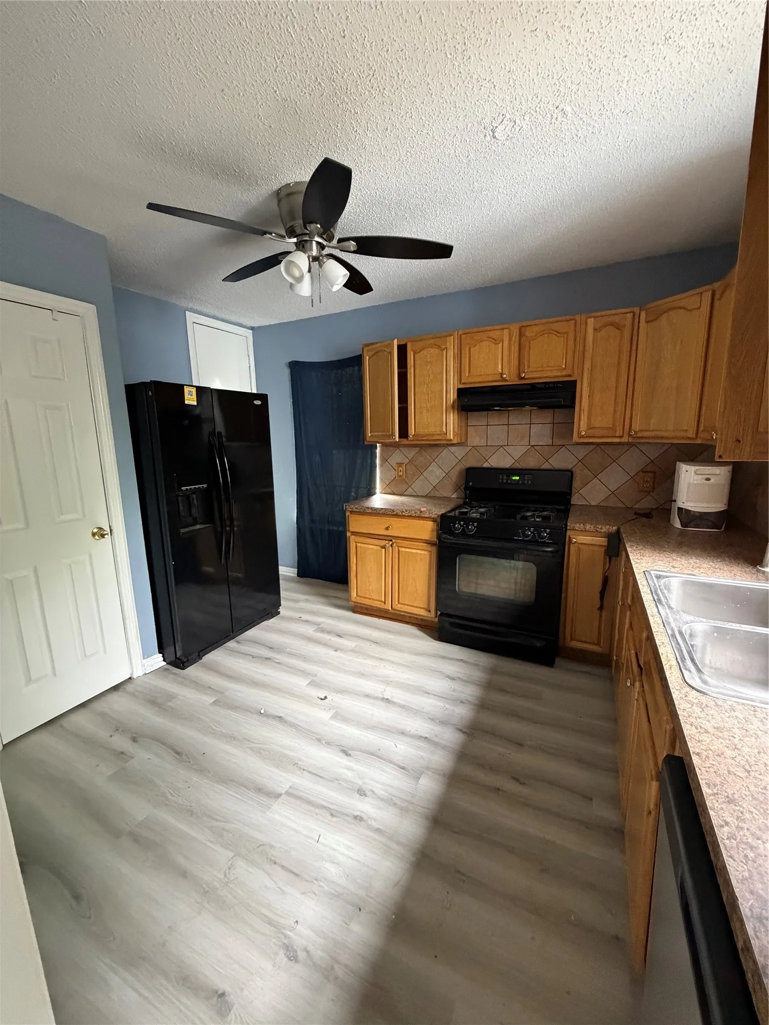 Single Family Residence For Rent in Dallas County , 1227 W Avenue Avenue E, Garland, Texas 75040, 3 Bedroom, 1 Bathroom, Garage spaces, 1,284 Sqft, built in 1950, mls#21245943, Real Estate Agent in Garland, Homes For Rent in Dallas county, Homes For Rent in Garland, Realtor in Garland Texas, Real Estate Brokerage Independent Realty Texas, Luminita Cordes Realtor