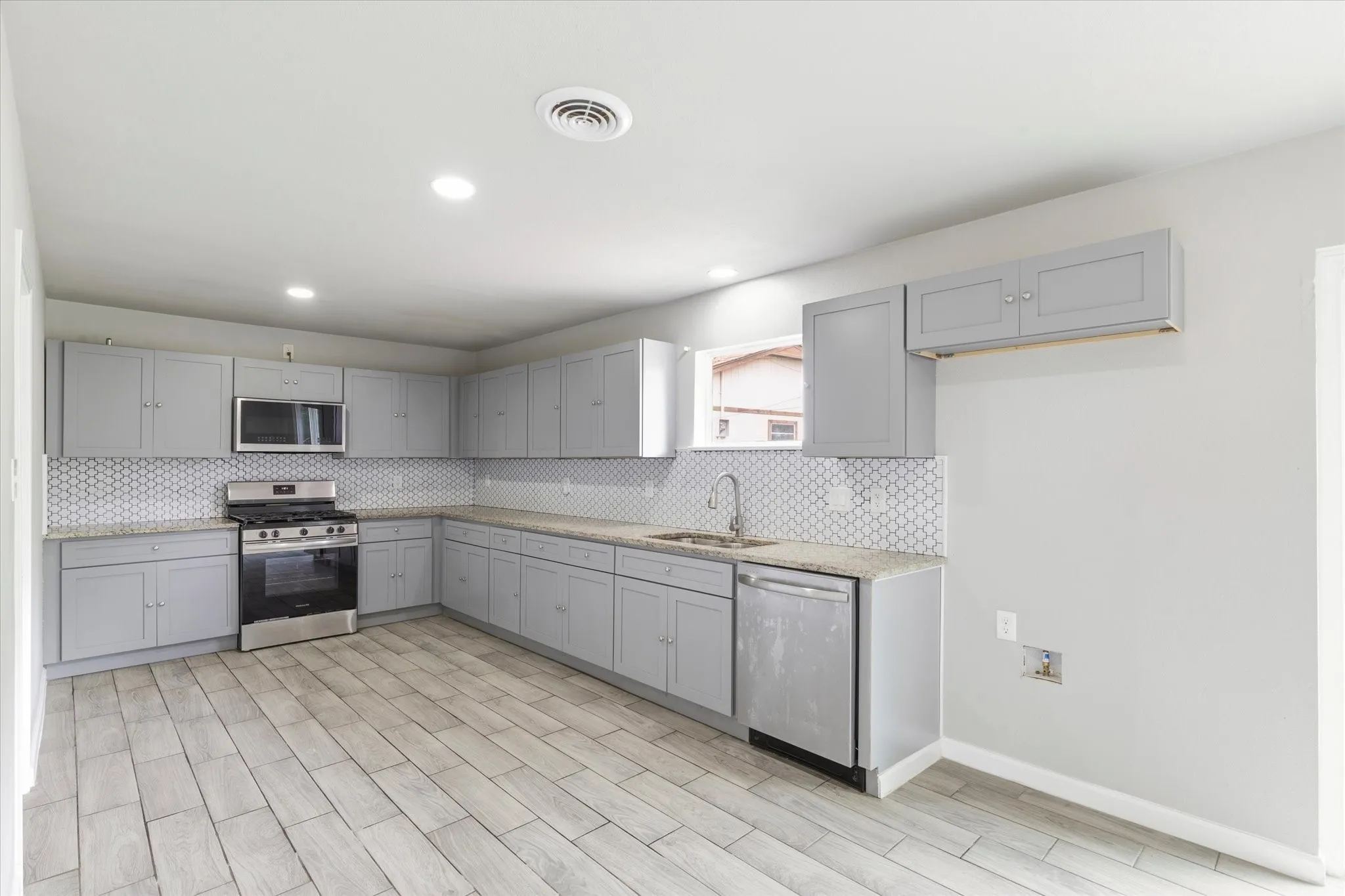 Single Family Residence For Sale in Dallas County , 13634 Pyramid Drive, Farmers Branch, Texas 75234, 3 Bedroom, 2 Bathroom, 2 Garage spaces, 1,356 Sqft, built in 1957, Price $359,000, mls#21239971, Real Estate Agent in Farmers Branch, Homes For Sale in Dallas county, Homes For Sale in Farmers Branch, Realtor in Farmers Branch Texas, Real Estate Brokerage Independent Realty Texas, Luminita Cordes Realtor