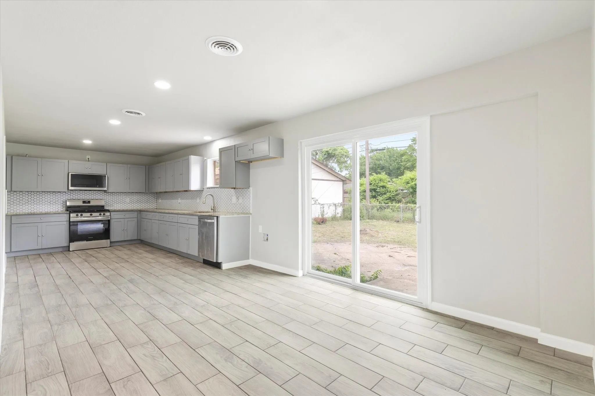 Single Family Residence For Sale in Dallas County , 13634 Pyramid Drive, Farmers Branch, Texas 75234, 3 Bedroom, 2 Bathroom, 2 Garage spaces, 1,356 Sqft, built in 1957, Price $359,000, mls#21239971, Real Estate Agent in Farmers Branch, Homes For Sale in Dallas county, Homes For Sale in Farmers Branch, Realtor in Farmers Branch Texas, Real Estate Brokerage Independent Realty Texas, Luminita Cordes Realtor