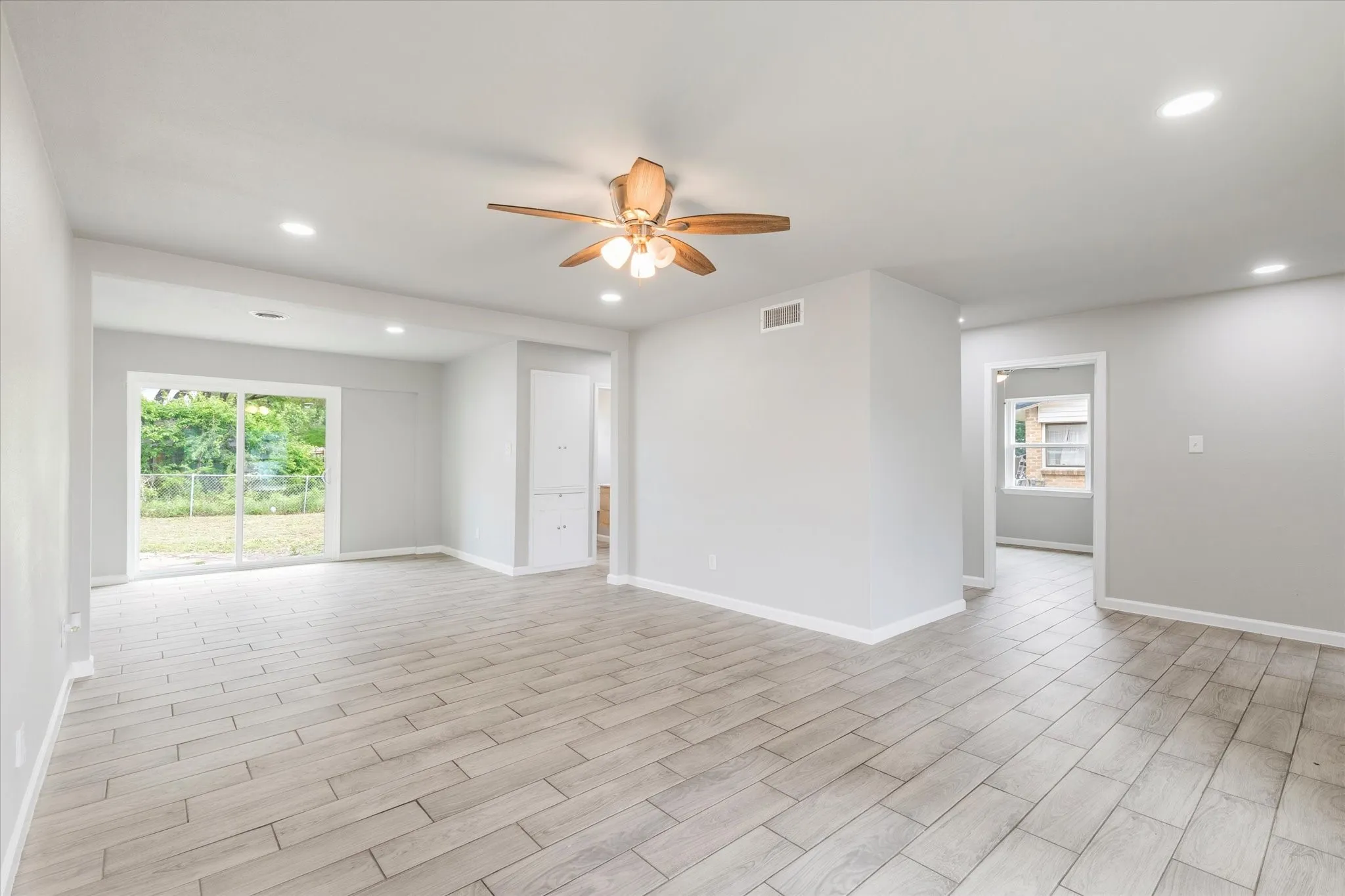 Single Family Residence For Sale in Dallas County , 13634 Pyramid Drive, Farmers Branch, Texas 75234, 3 Bedroom, 2 Bathroom, 2 Garage spaces, 1,356 Sqft, built in 1957, Price $359,000, mls#21239971, Real Estate Agent in Farmers Branch, Homes For Sale in Dallas county, Homes For Sale in Farmers Branch, Realtor in Farmers Branch Texas, Real Estate Brokerage Independent Realty Texas, Luminita Cordes Realtor