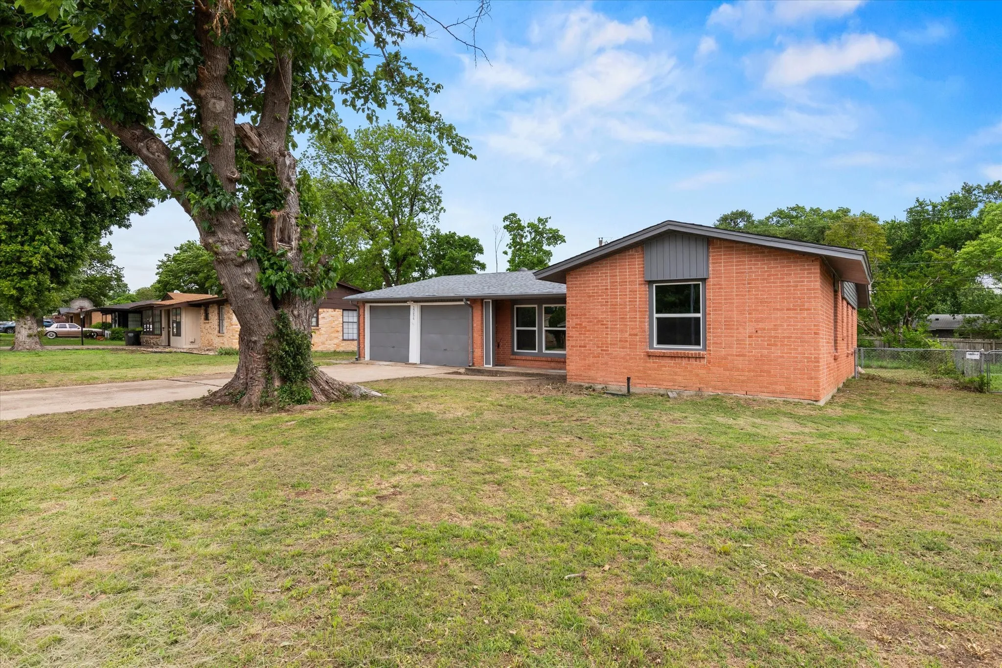 Single Family Residence For Sale in Dallas County , 13634 Pyramid Drive, Farmers Branch, Texas 75234, 3 Bedroom, 2 Bathroom, 2 Garage spaces, 1,356 Sqft, built in 1957, Price $359,000, mls#21239971, Real Estate Agent in Farmers Branch, Homes For Sale in Dallas county, Homes For Sale in Farmers Branch, Realtor in Farmers Branch Texas, Real Estate Brokerage Independent Realty Texas, Luminita Cordes Realtor